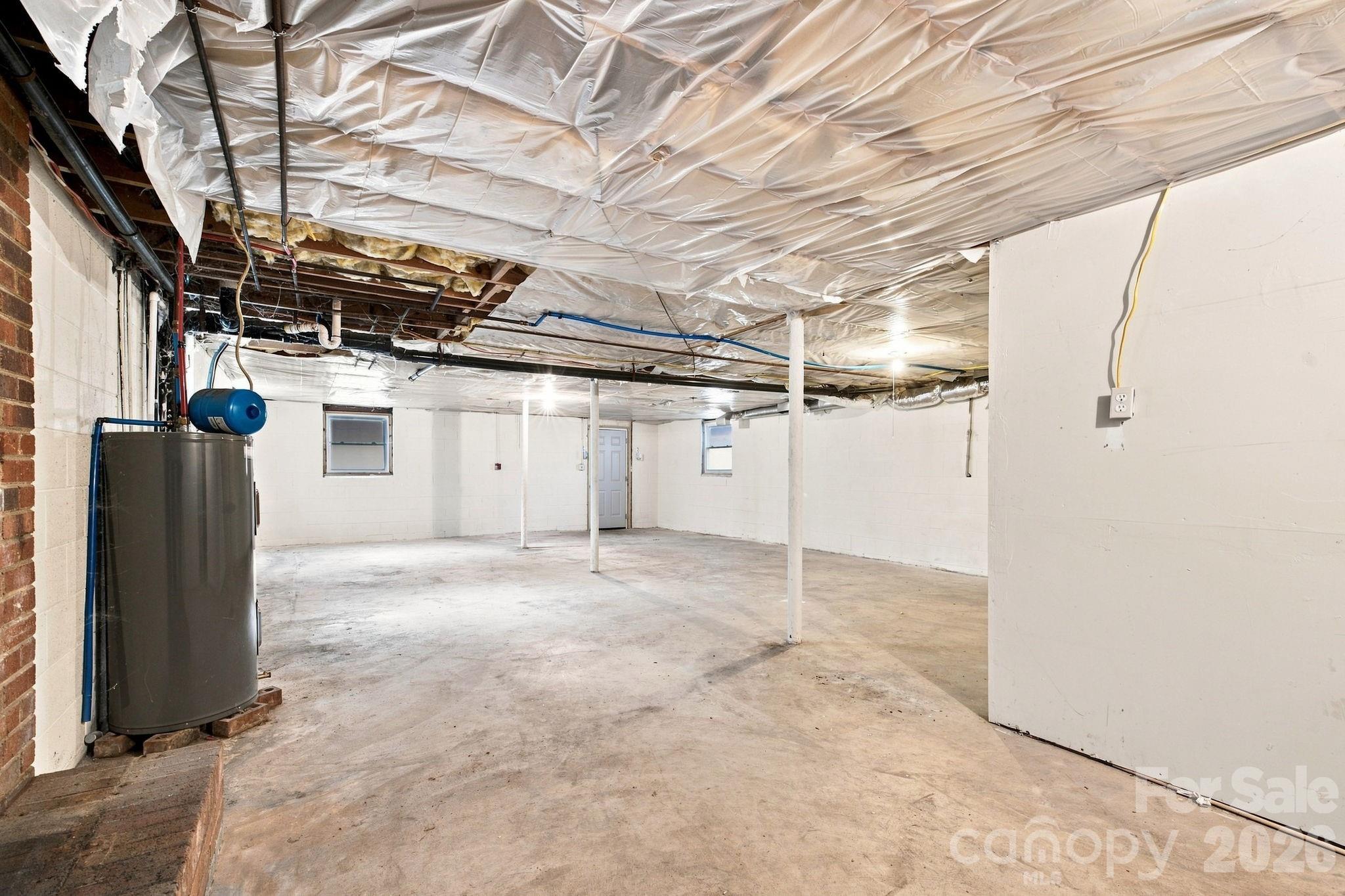 1021 S Caldwell Avenue — Newton
