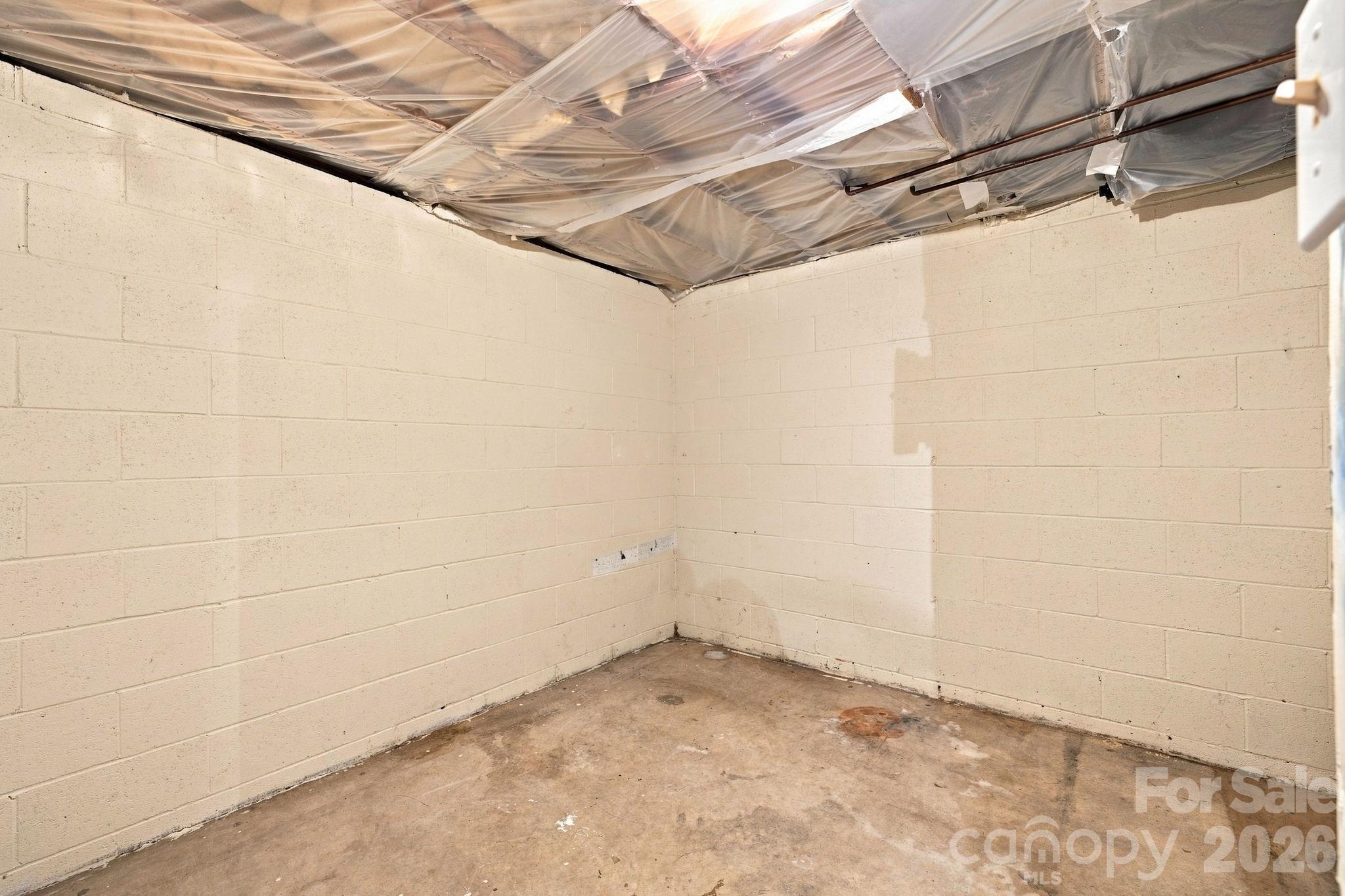 1021 S Caldwell Avenue — Newton