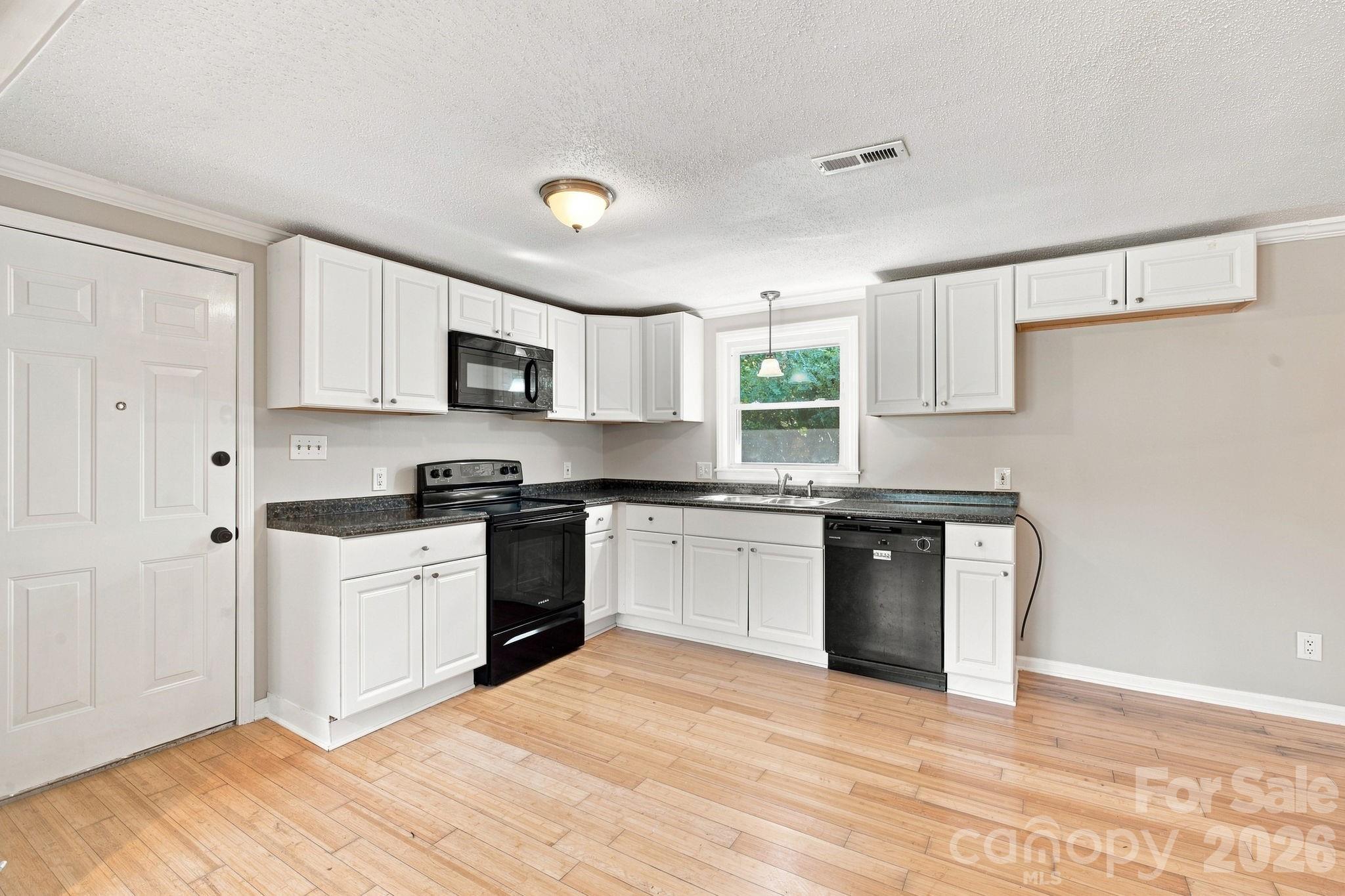 1021 S Caldwell Avenue — Newton