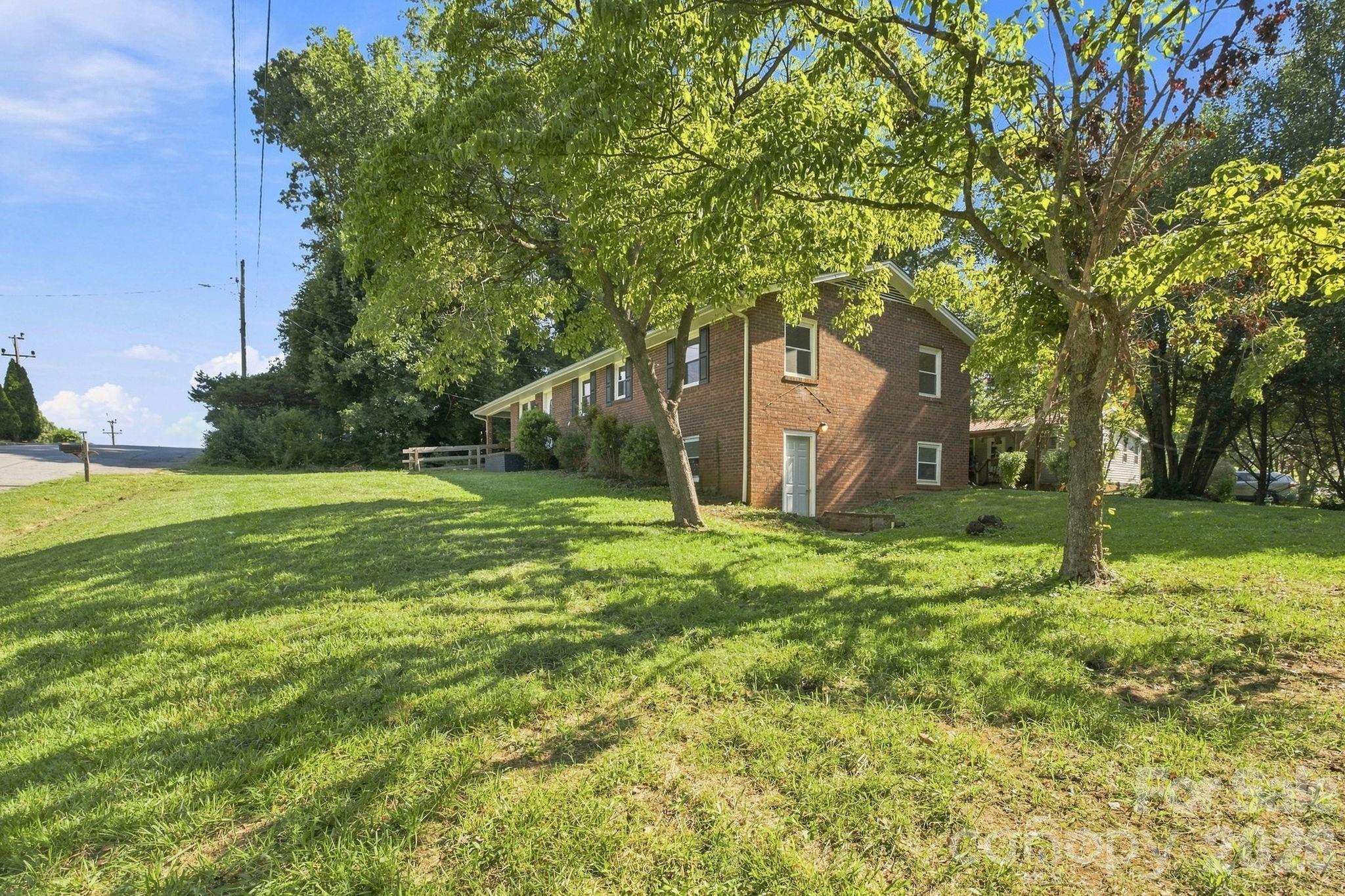 1021 S Caldwell Avenue — Newton