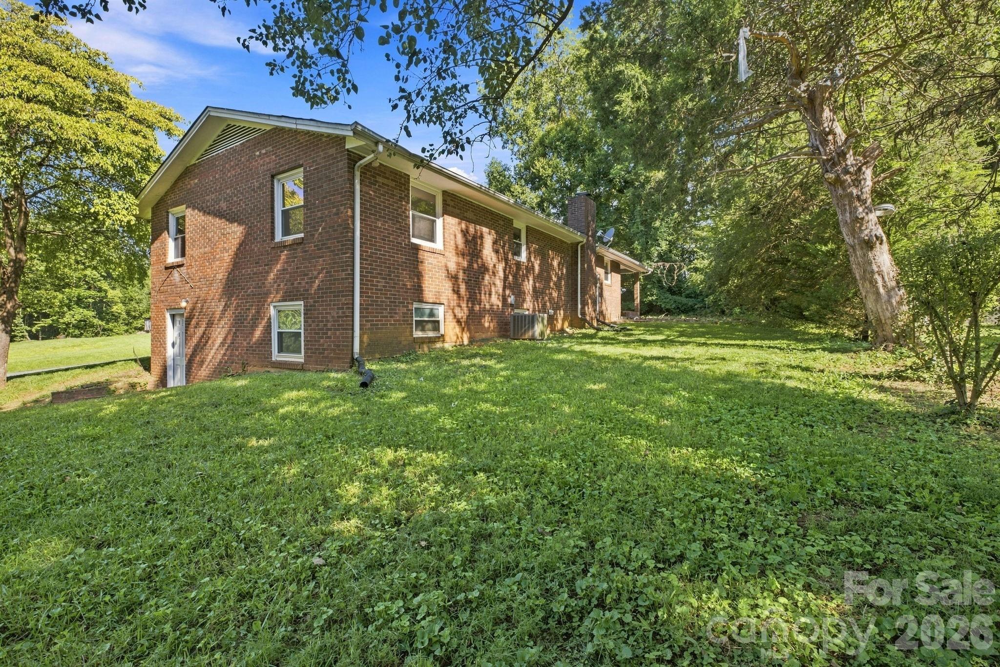1021 S Caldwell Avenue — Newton