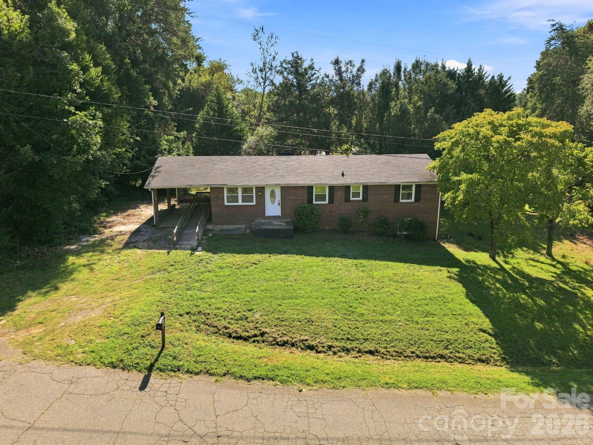 1021 S Caldwell Avenue — Newton