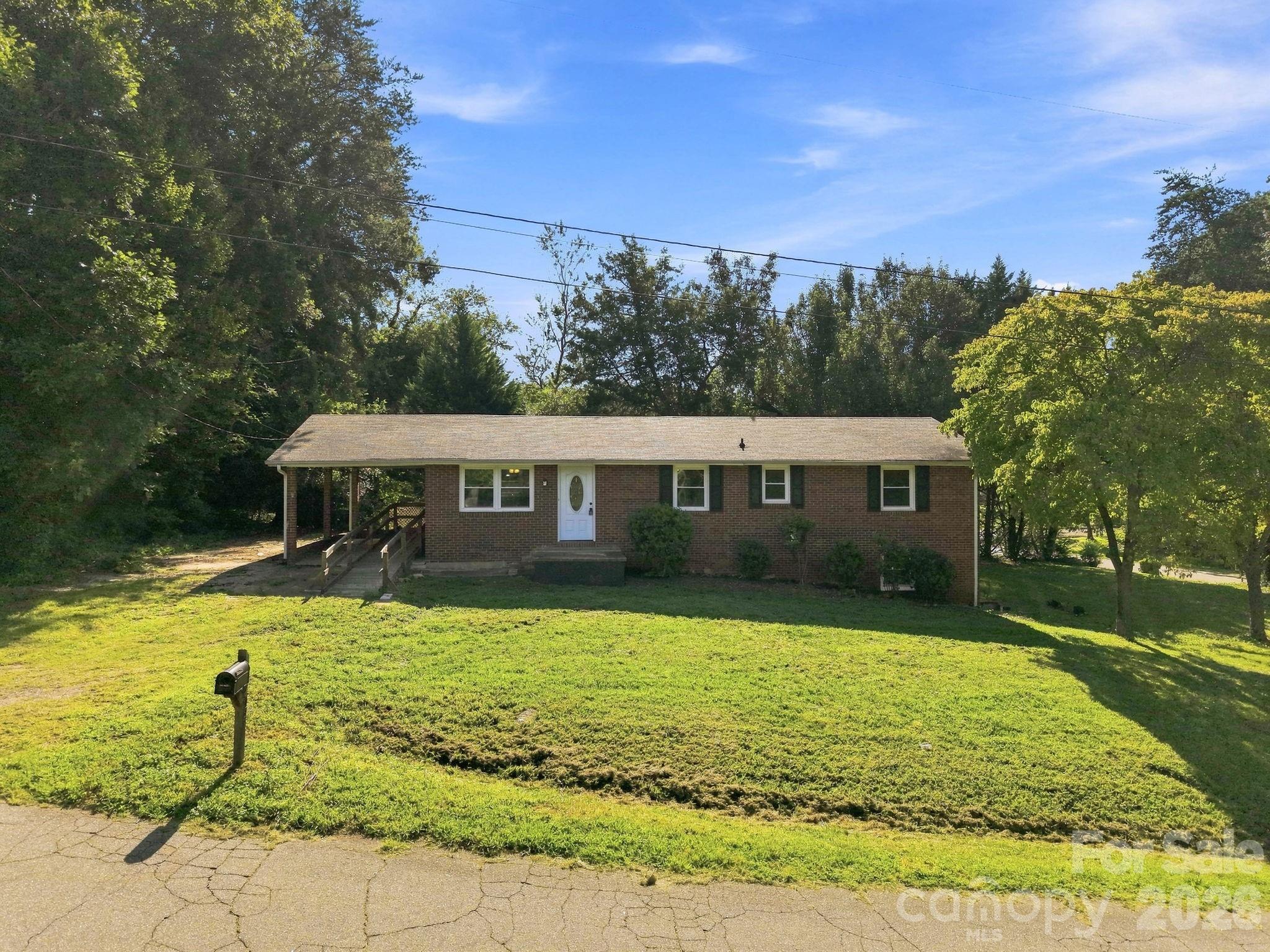 1021 S Caldwell Avenue — Newton