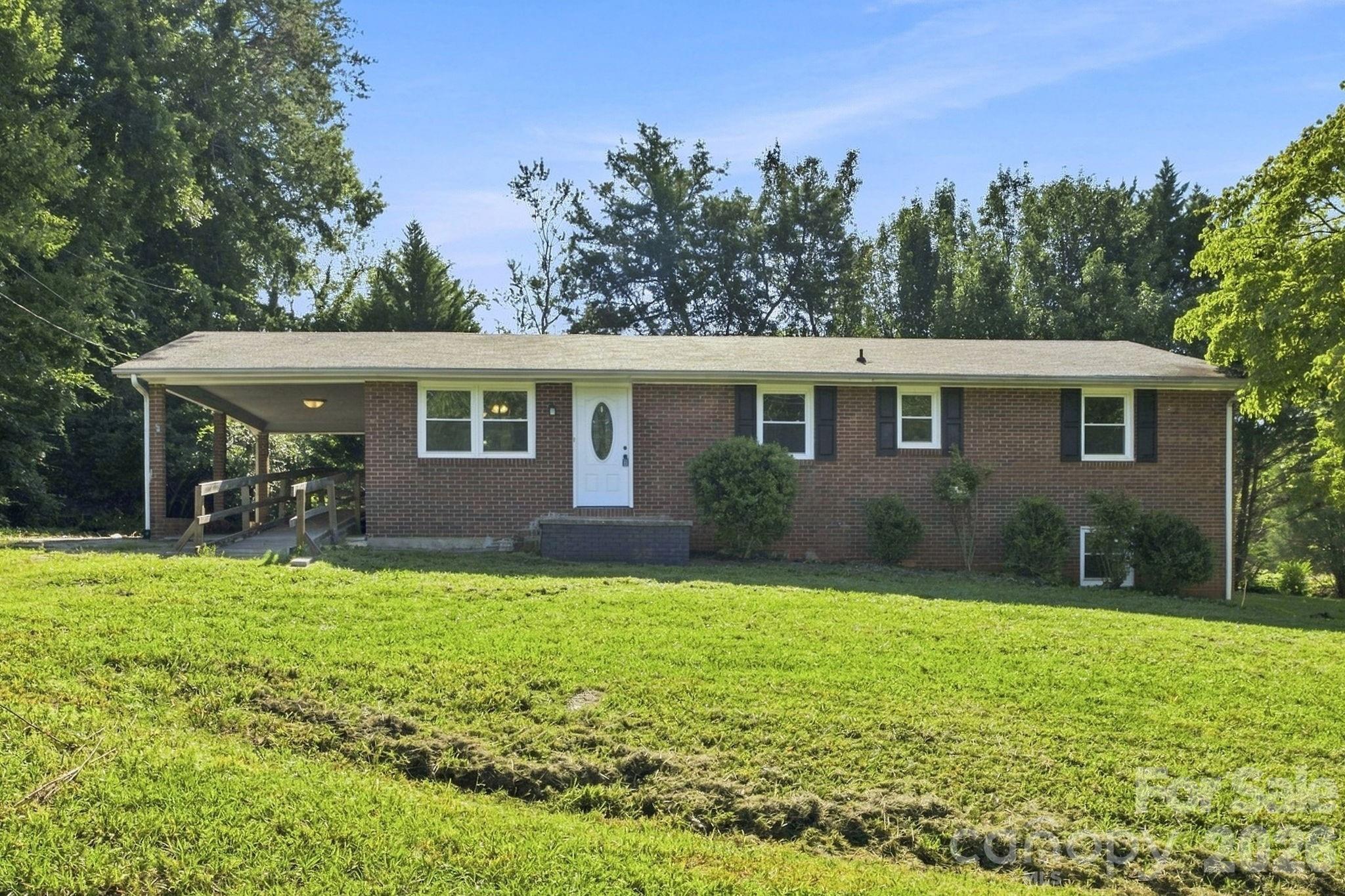 1021 S Caldwell Avenue — Newton