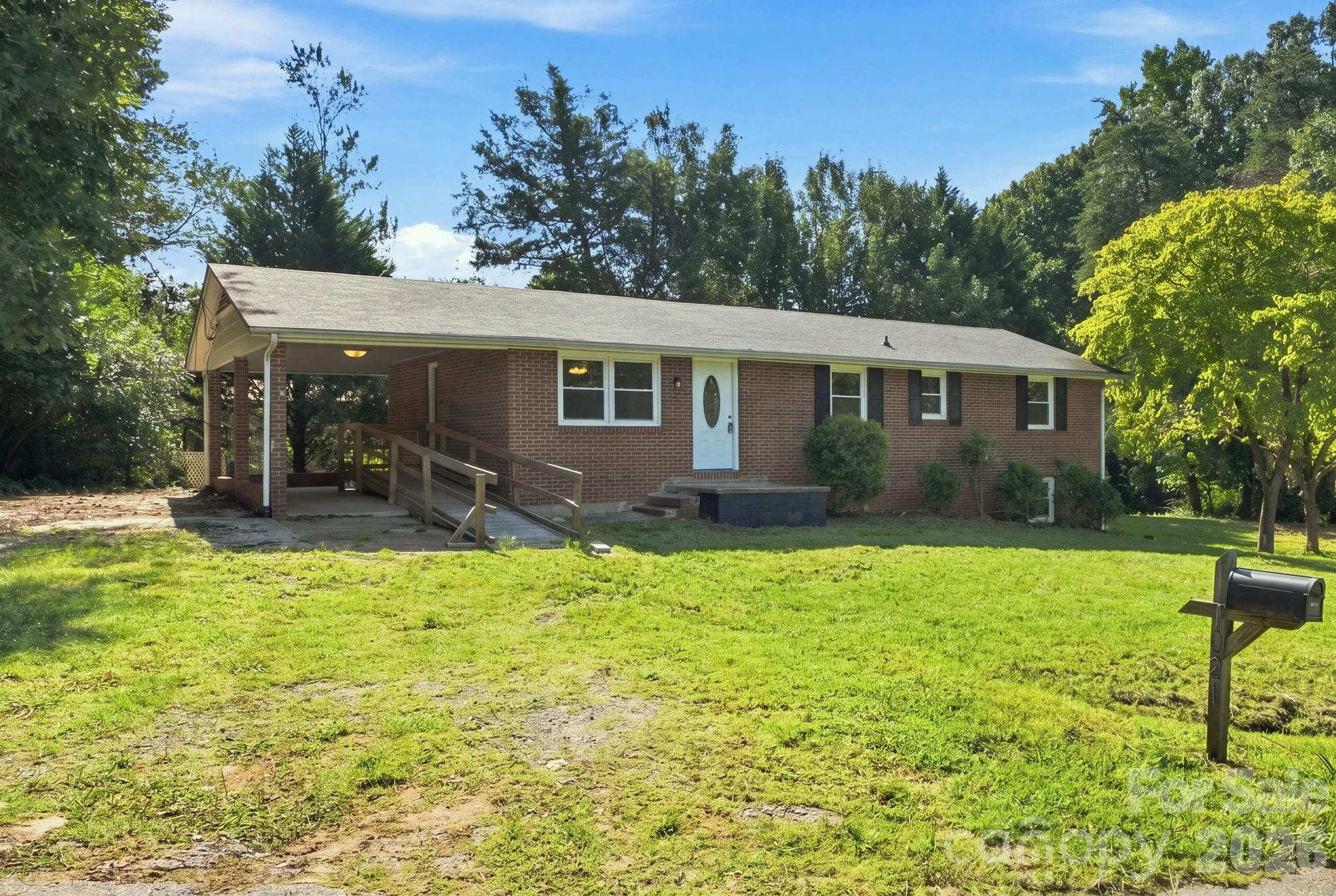 1021 S Caldwell Avenue — Newton