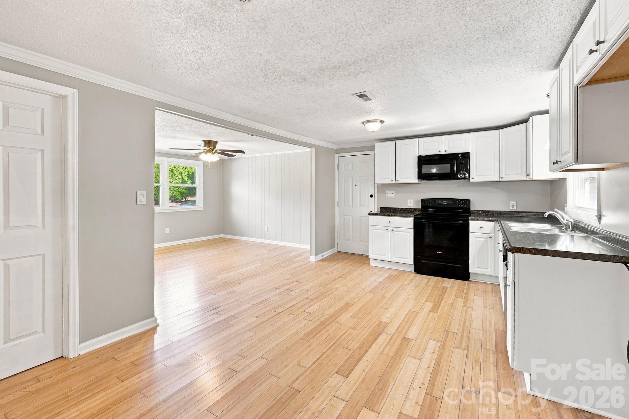 1021 S Caldwell Avenue — Newton