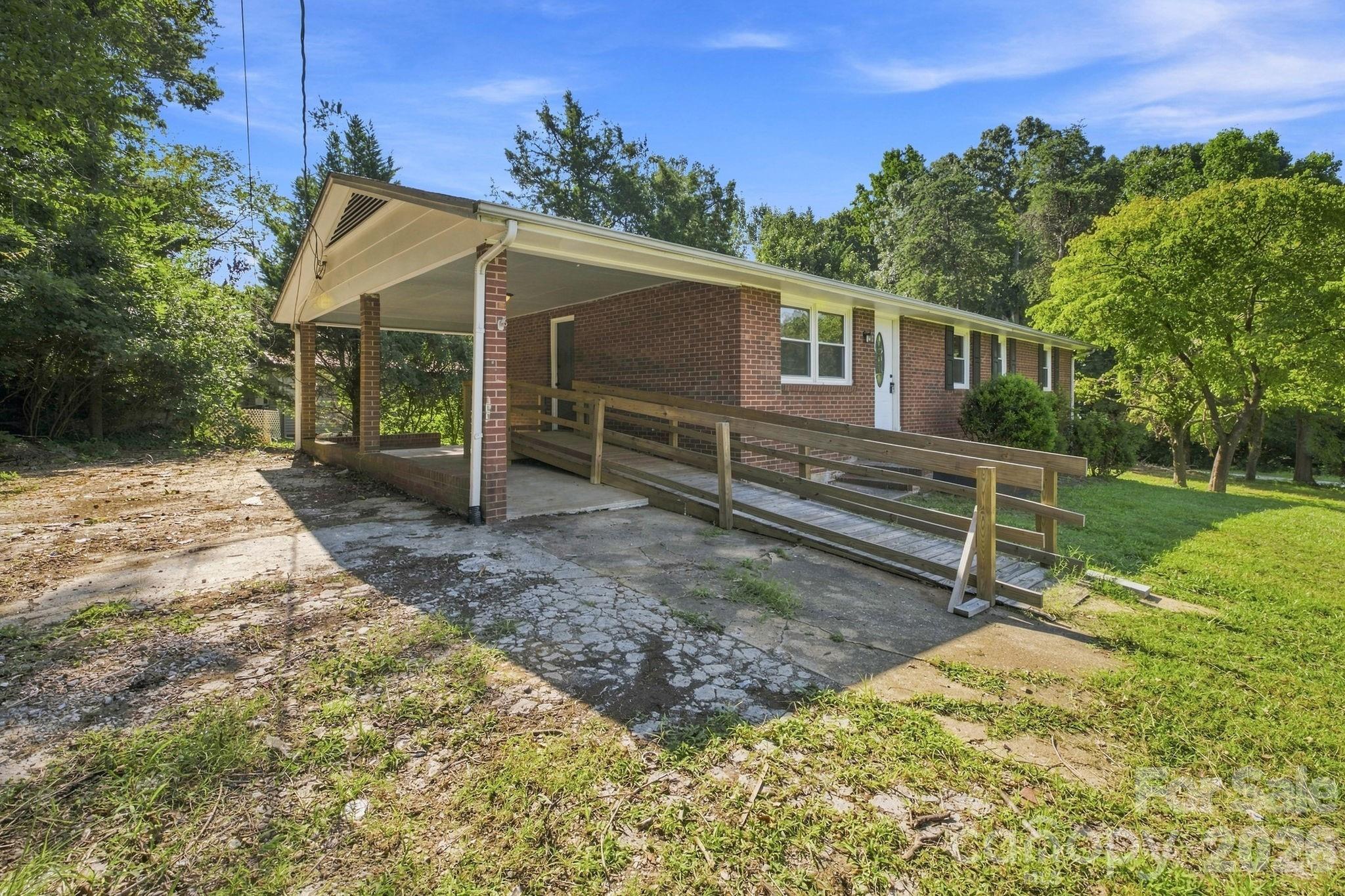 1021 S Caldwell Avenue — Newton