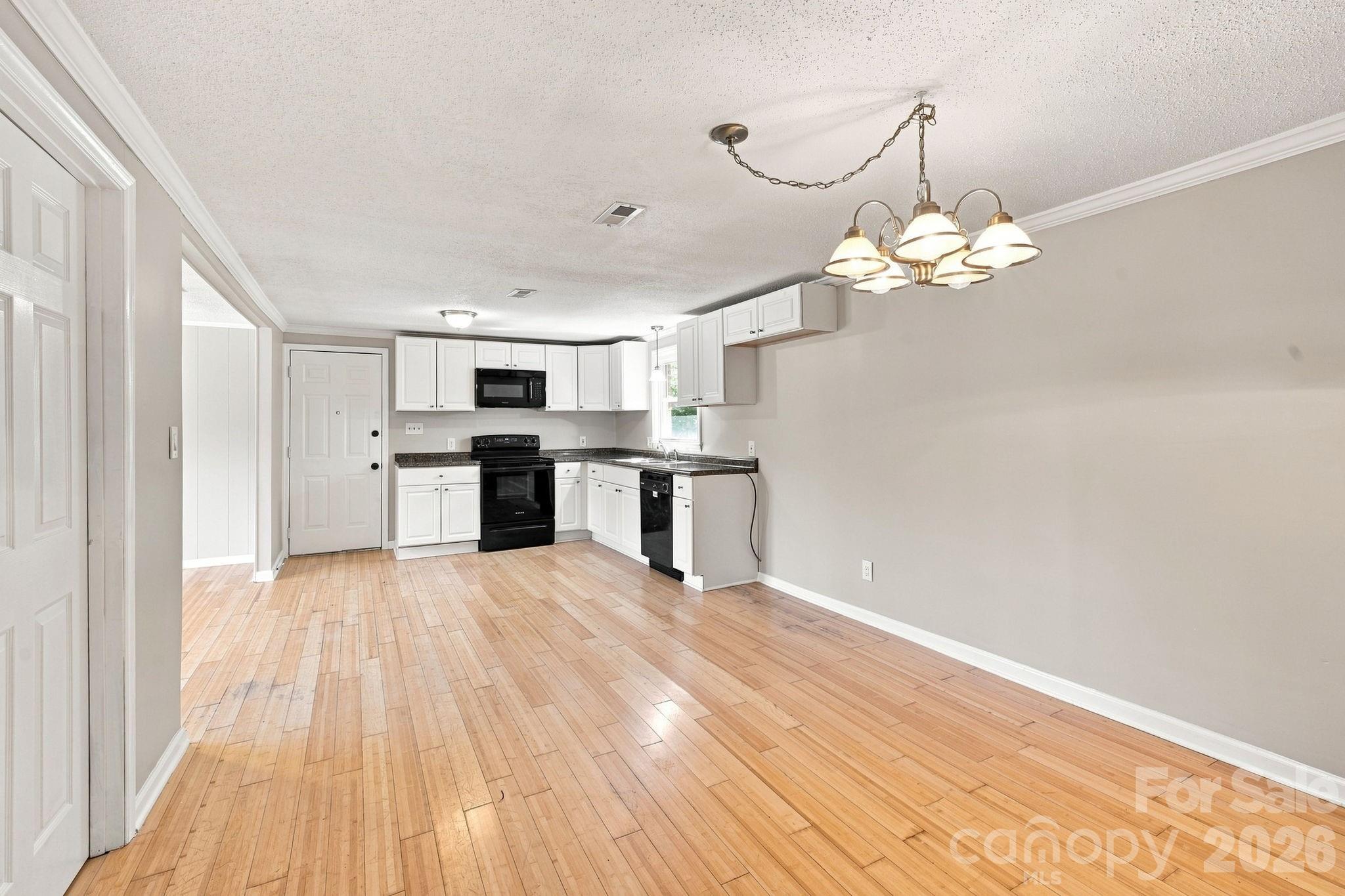 1021 S Caldwell Avenue — Newton