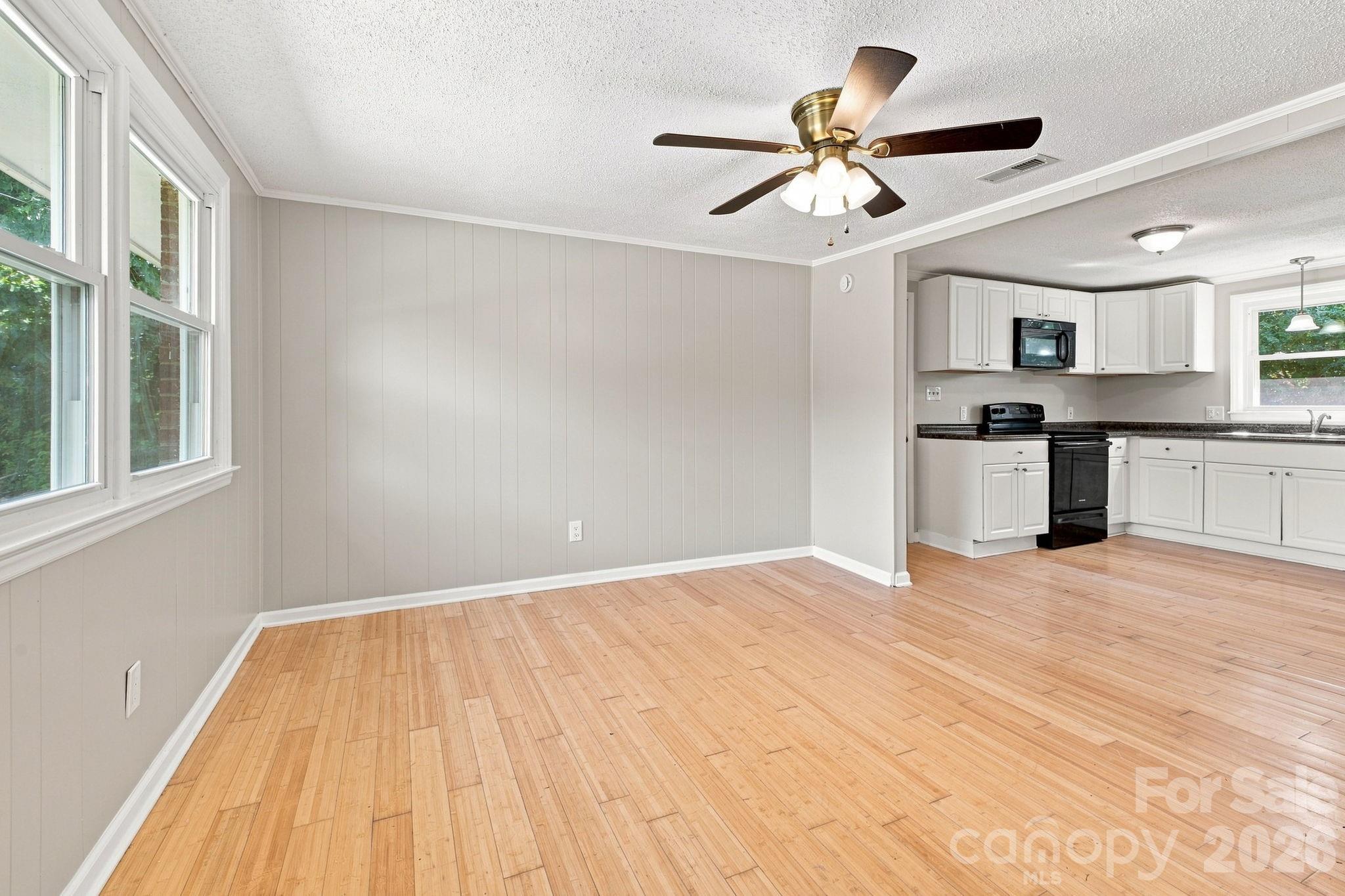 1021 S Caldwell Avenue — Newton