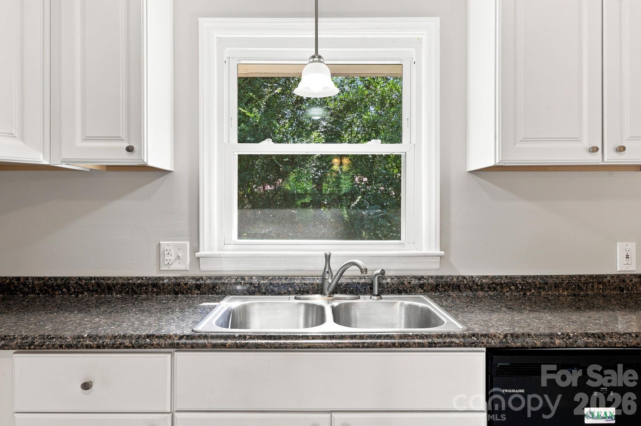 1021 S Caldwell Avenue — Newton