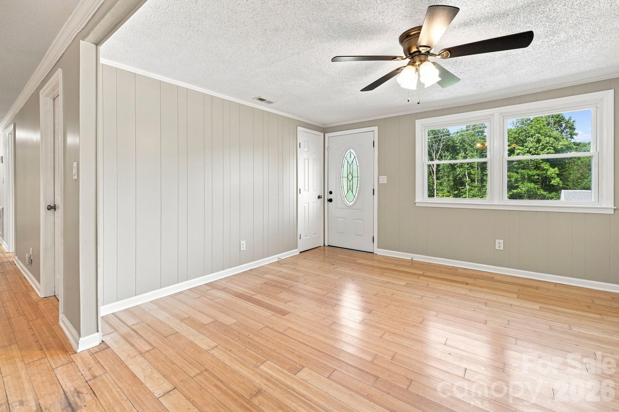 1021 S Caldwell Avenue — Newton