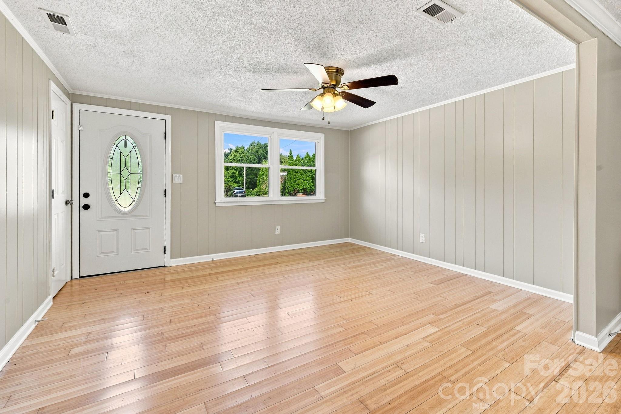 1021 S Caldwell Avenue — Newton