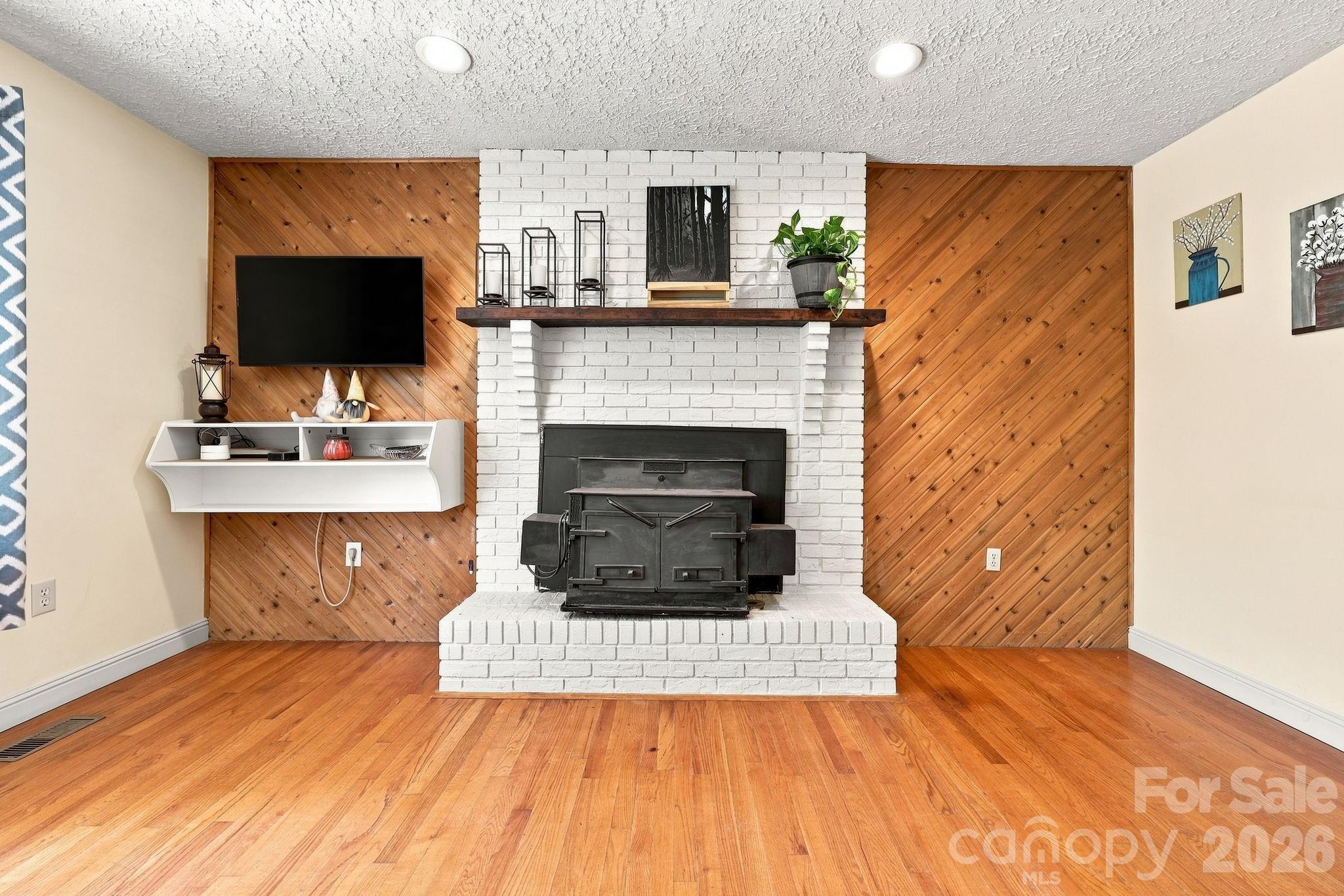 339 Indian Hills Loop — Waynesville