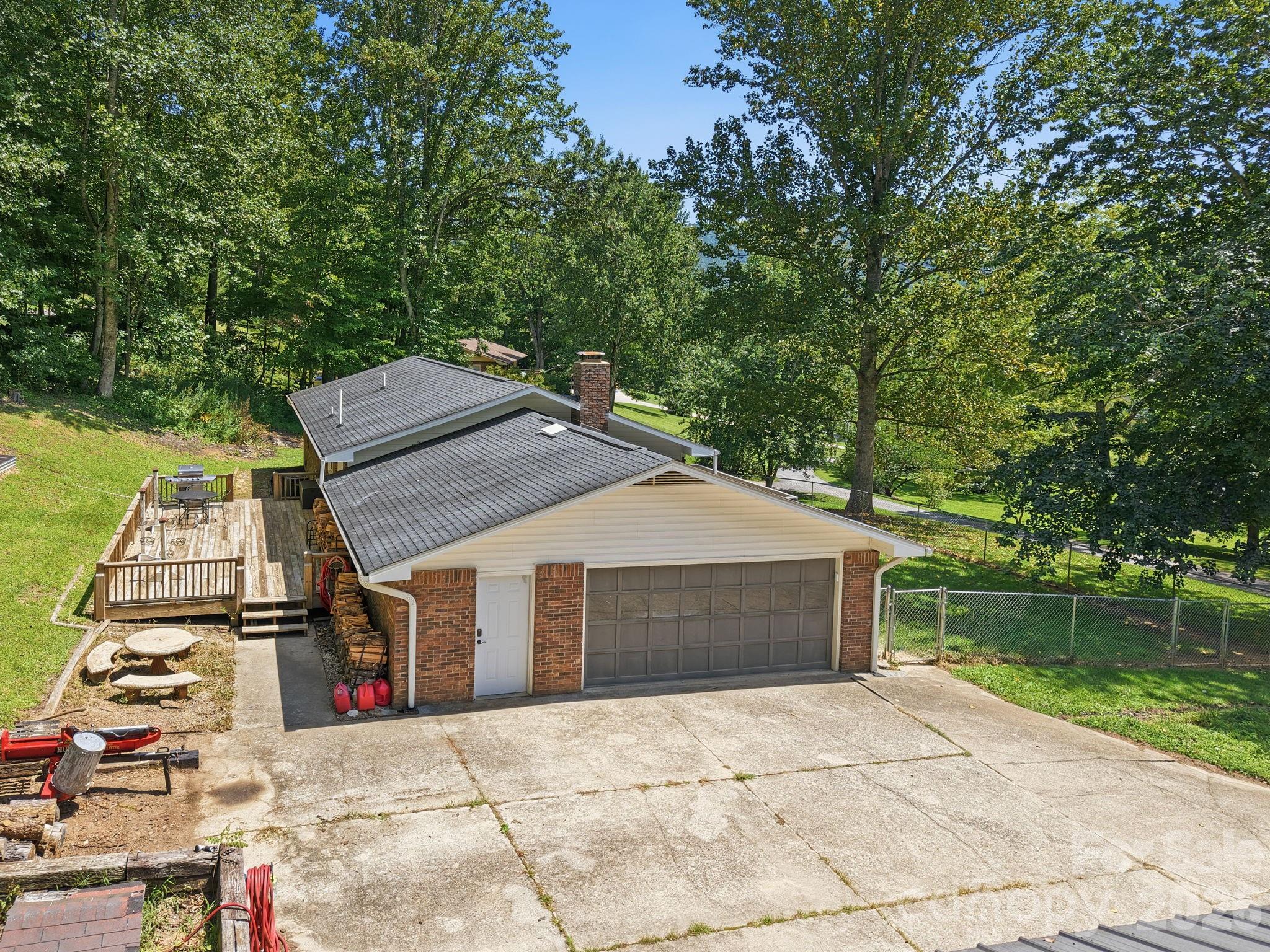 339 Indian Hills Loop — Waynesville