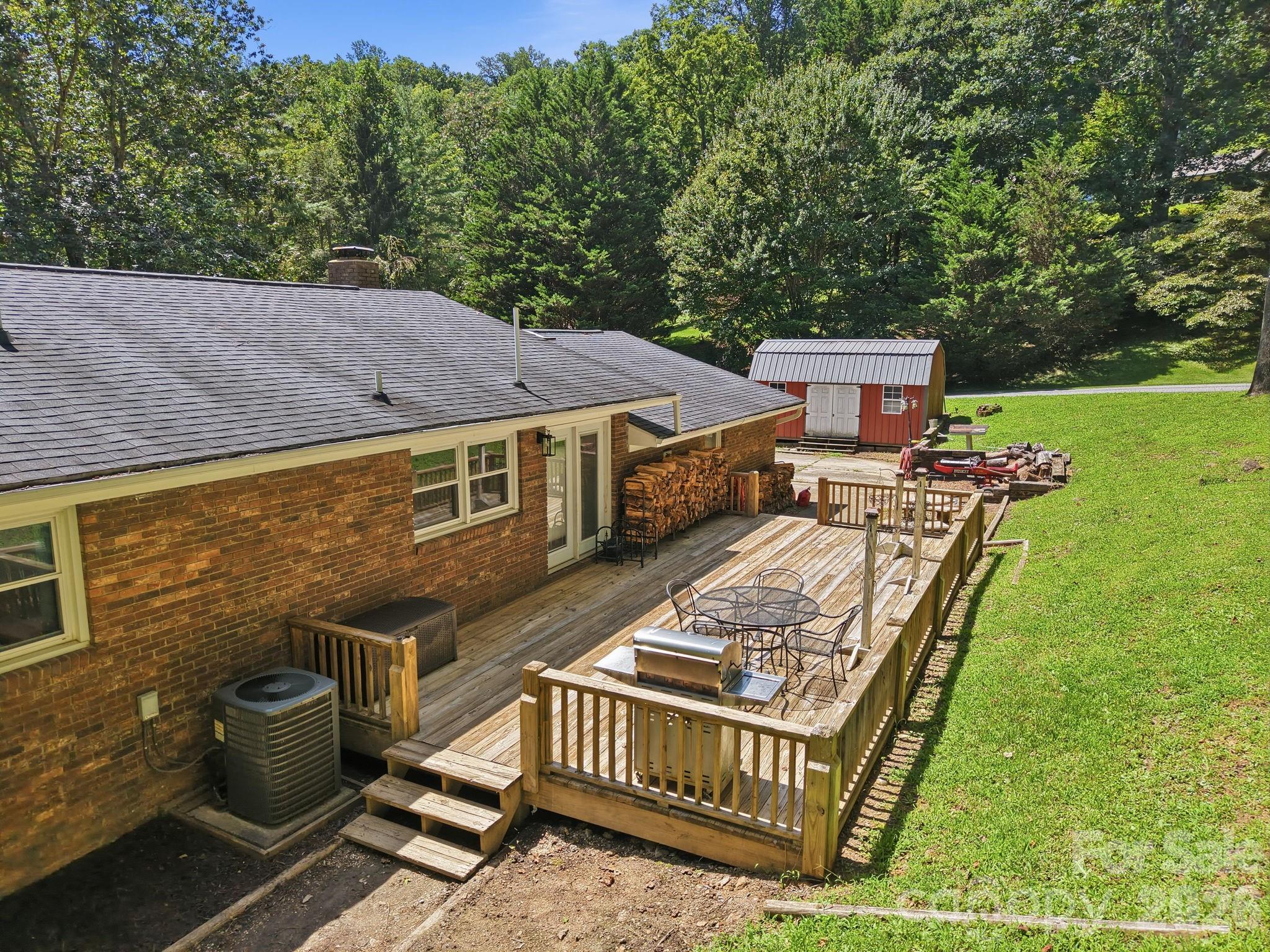 339 Indian Hills Loop — Waynesville