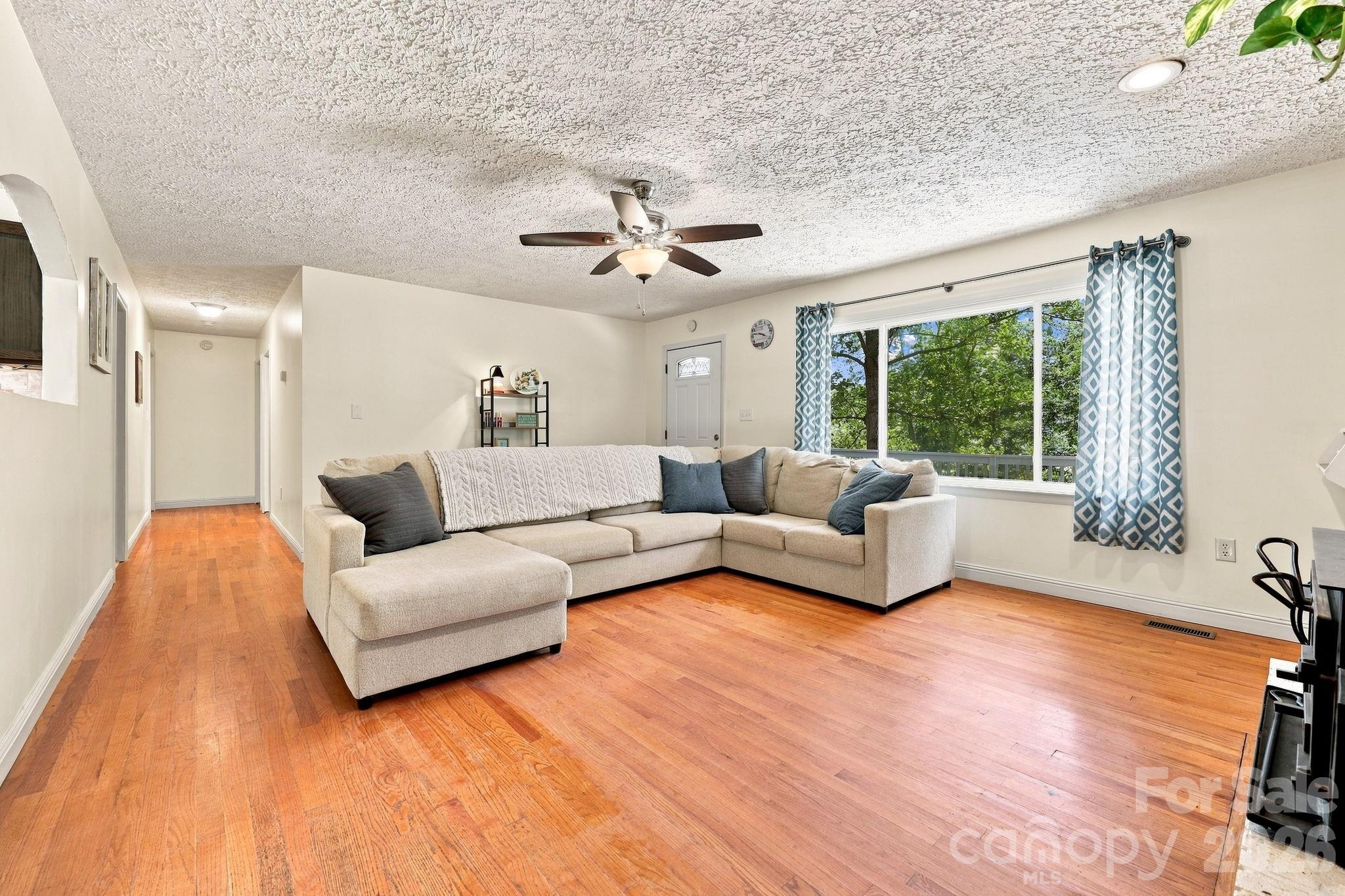 339 Indian Hills Loop — Waynesville