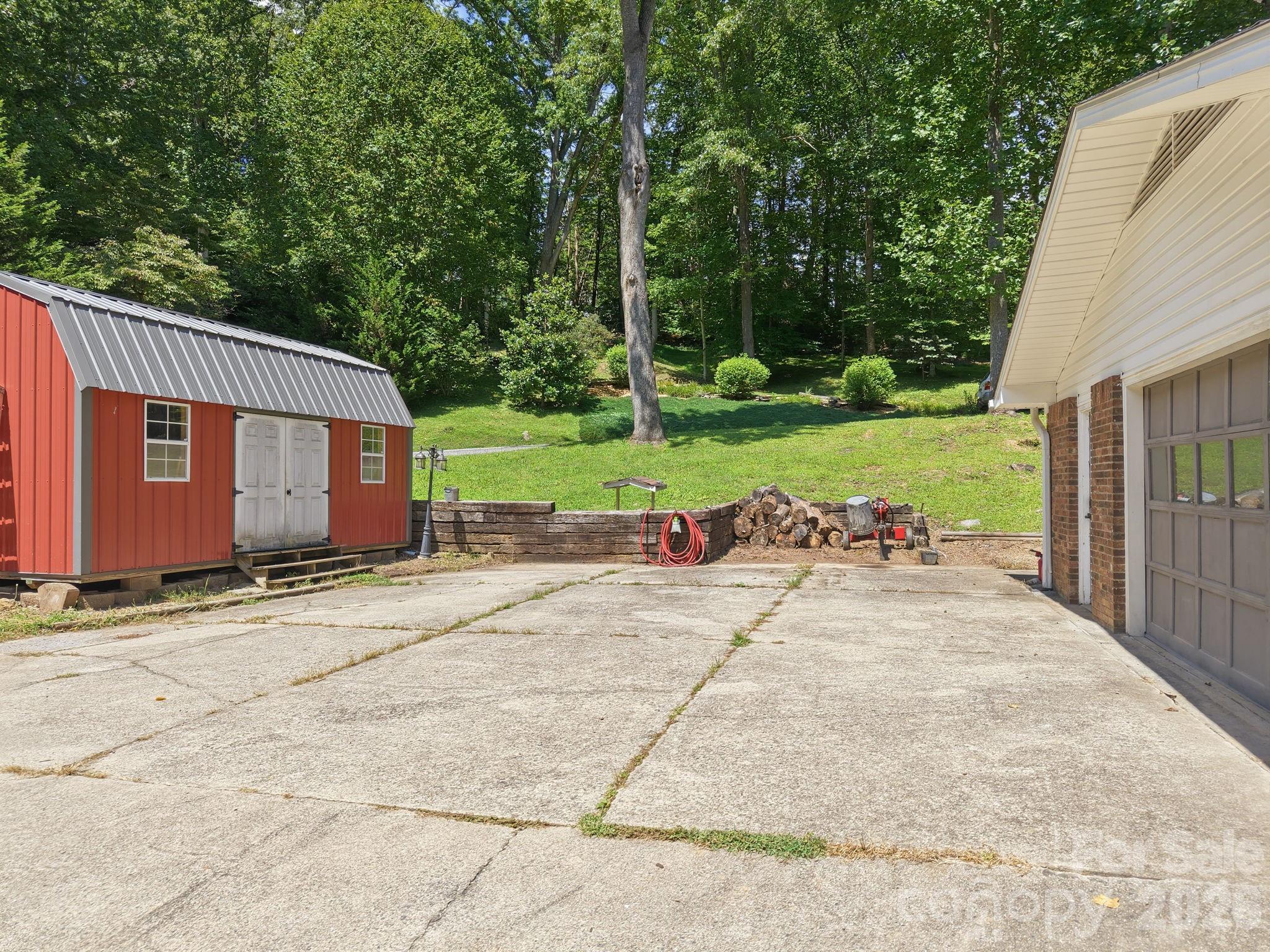 339 Indian Hills Loop — Waynesville