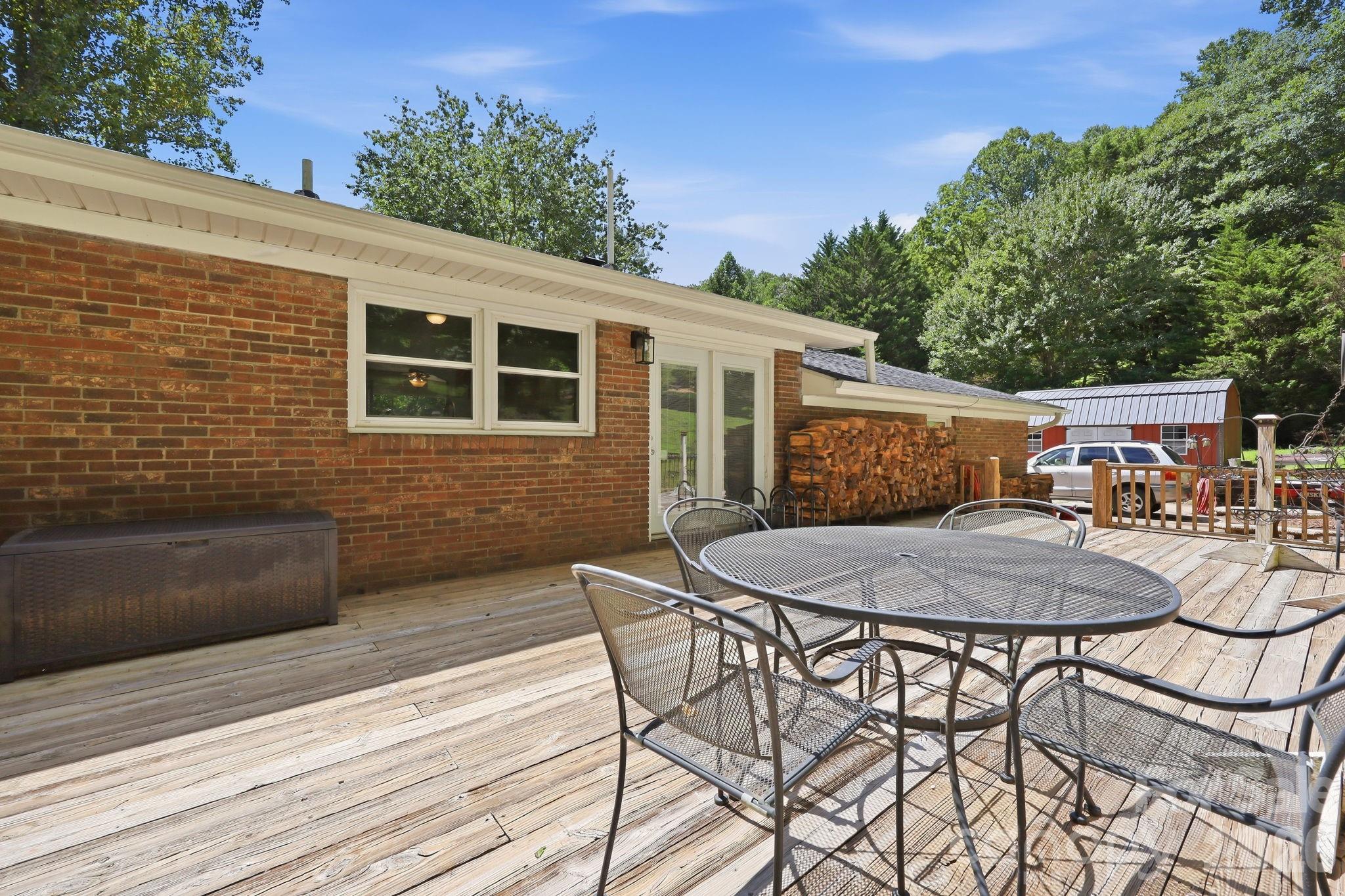 339 Indian Hills Loop — Waynesville