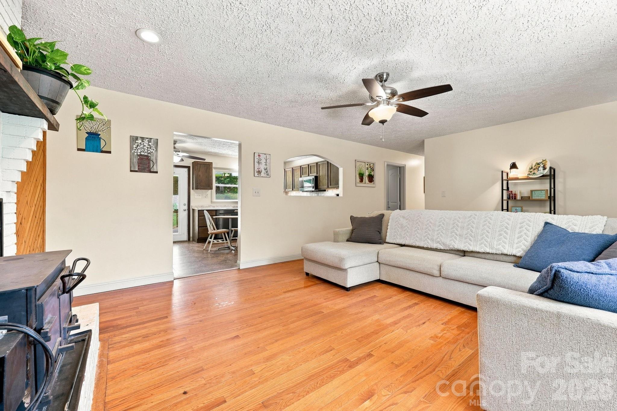 339 Indian Hills Loop — Waynesville