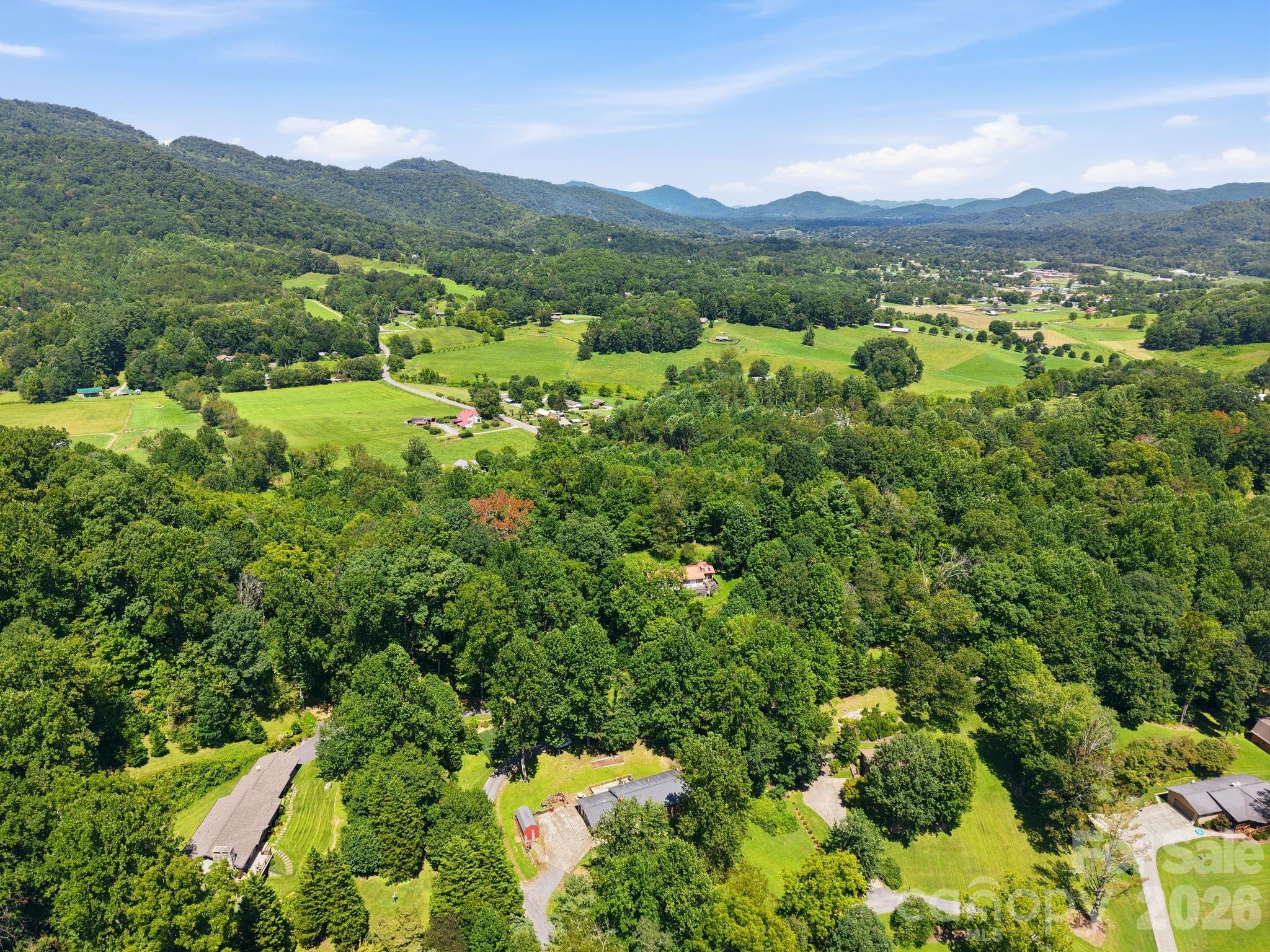 339 Indian Hills Loop — Waynesville