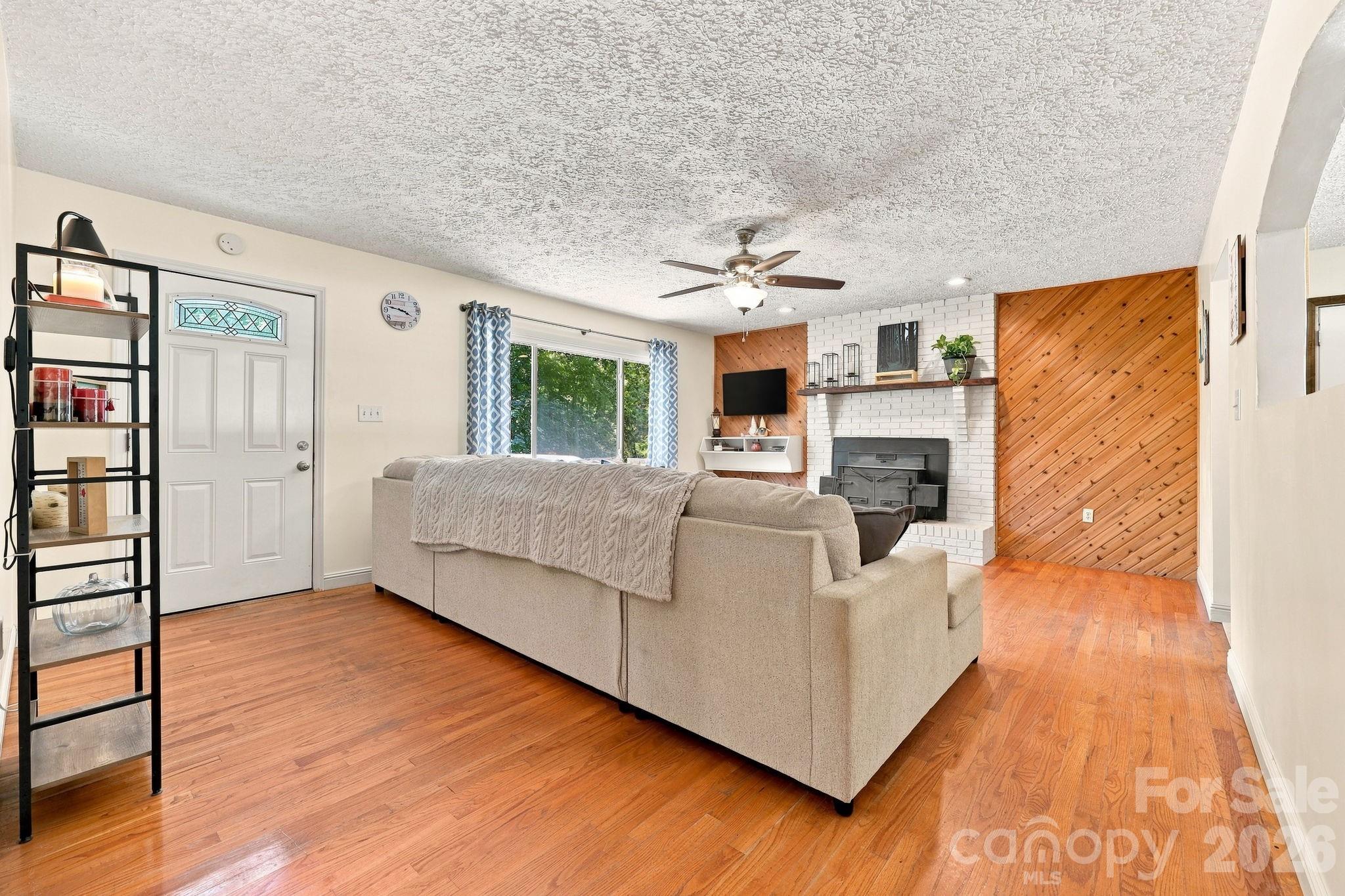 339 Indian Hills Loop — Waynesville