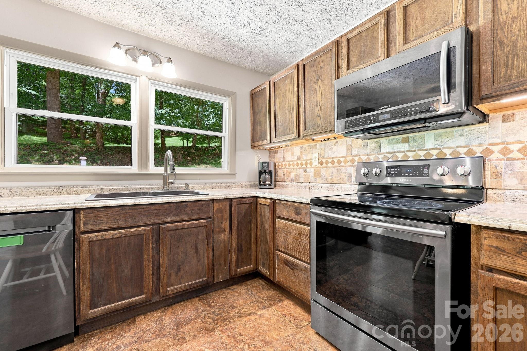 339 Indian Hills Loop — Waynesville