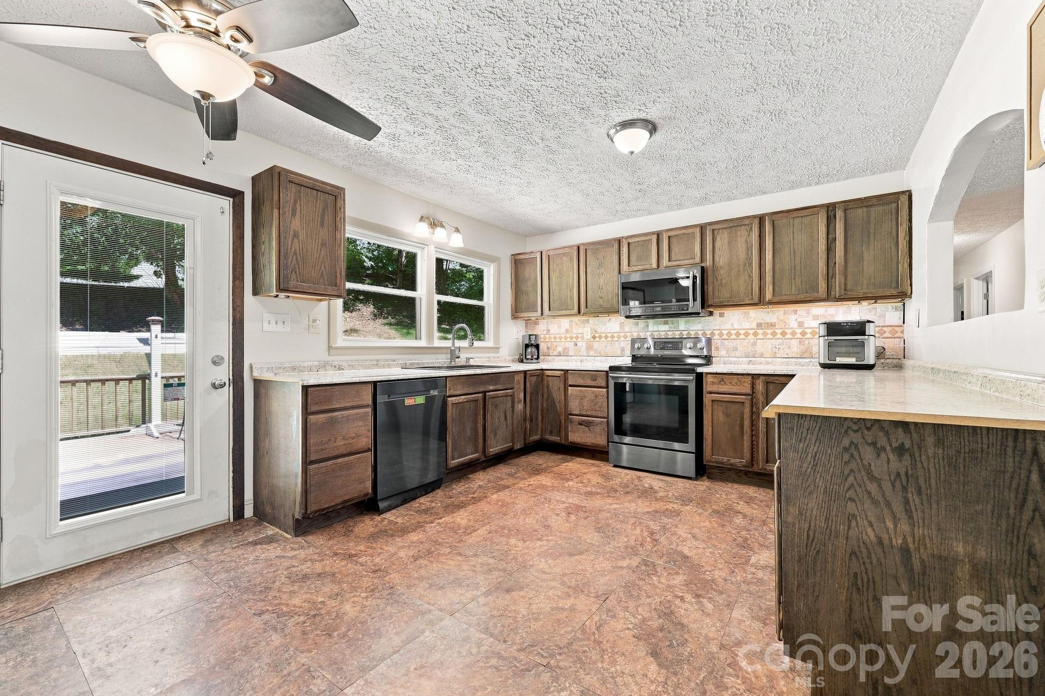 339 Indian Hills Loop — Waynesville