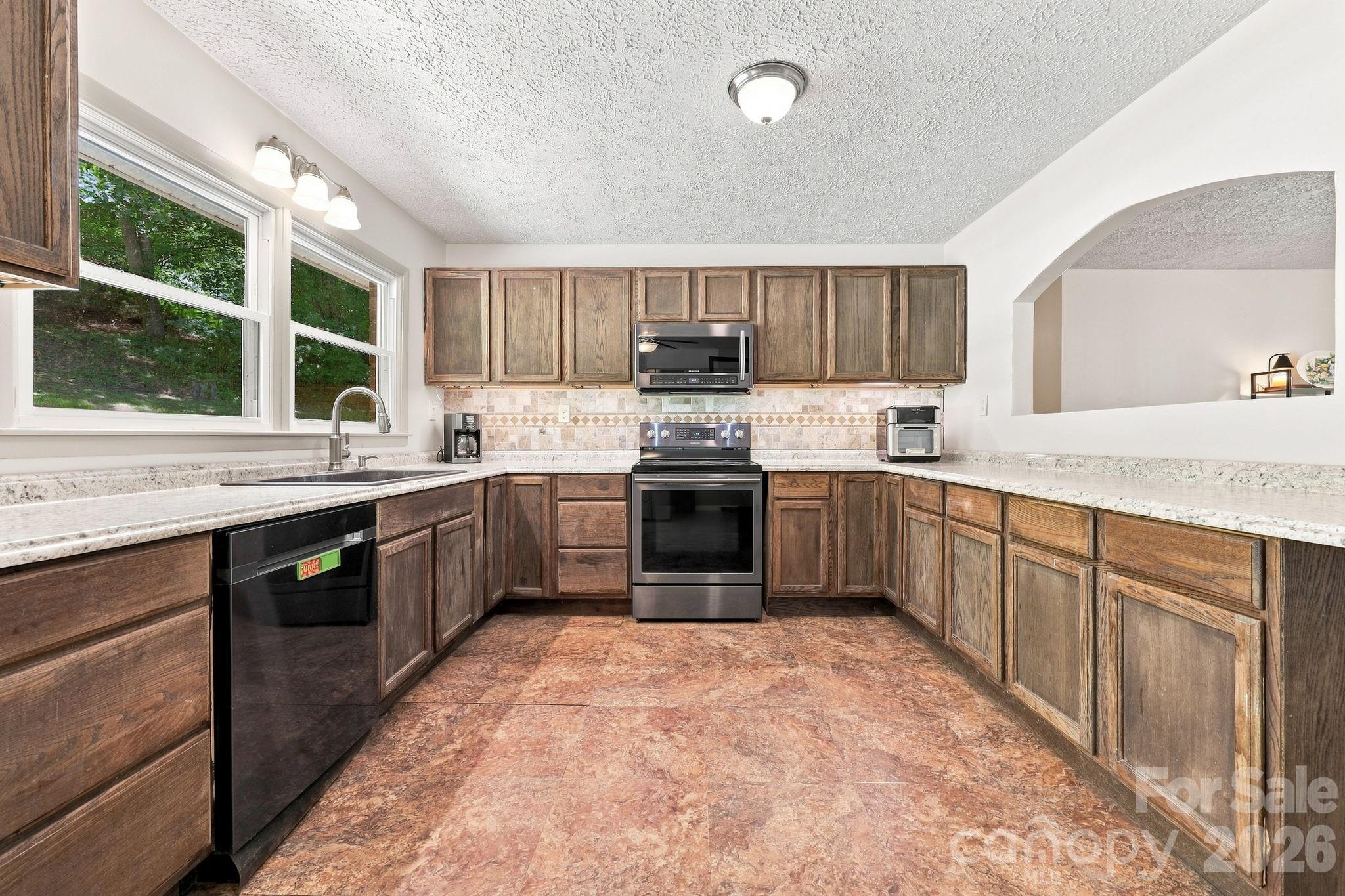 339 Indian Hills Loop — Waynesville