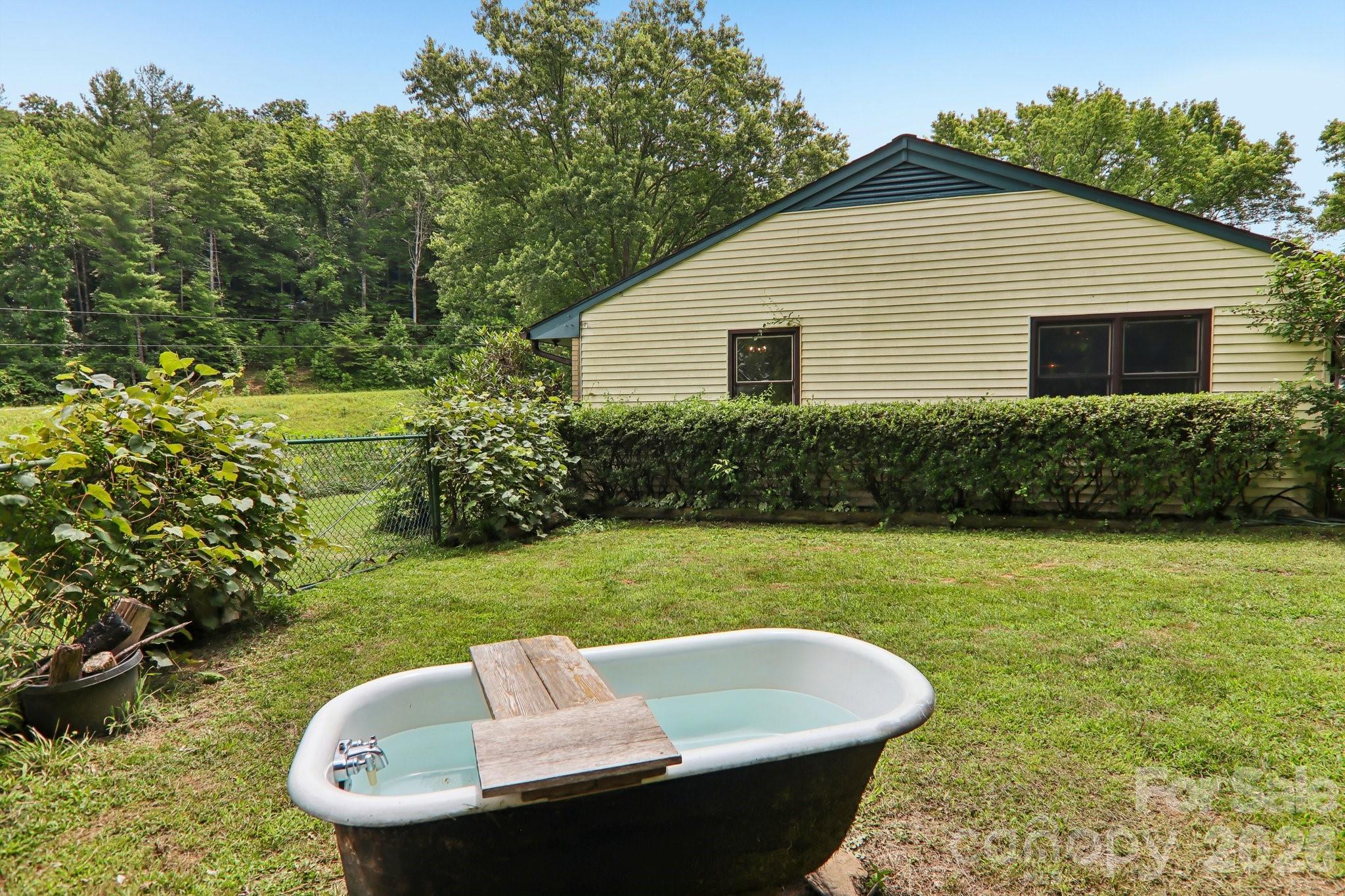 164 Pegg Road — Marshall