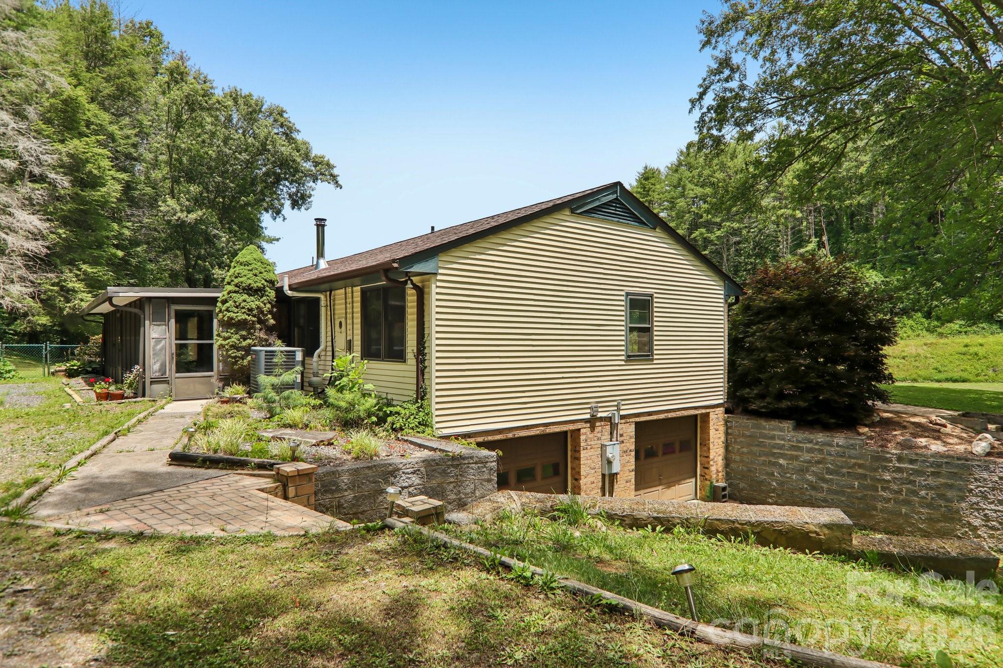 164 Pegg Road — Marshall
