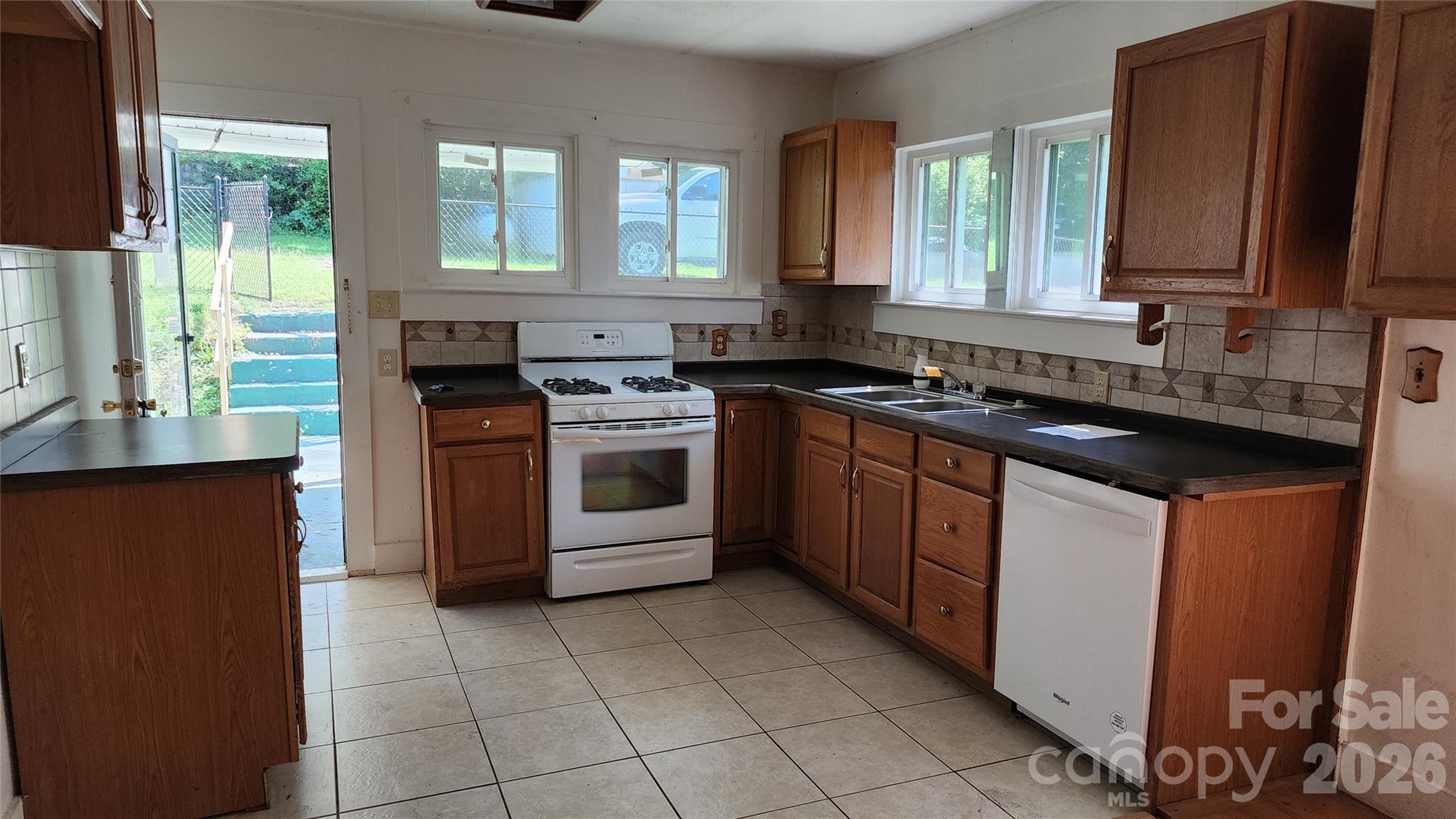 844 Connahetta Street — Murphy