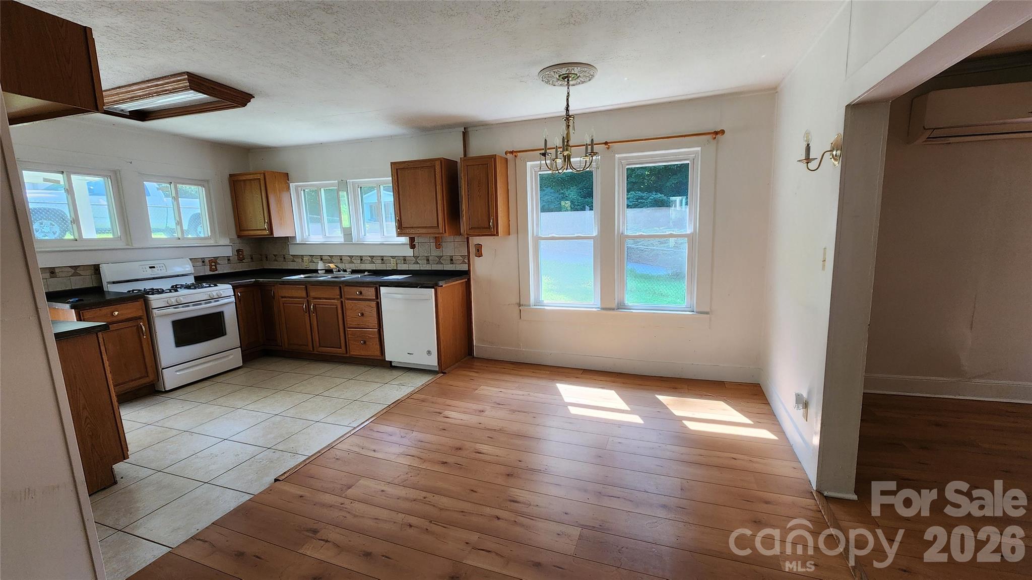 844 Connahetta Street — Murphy