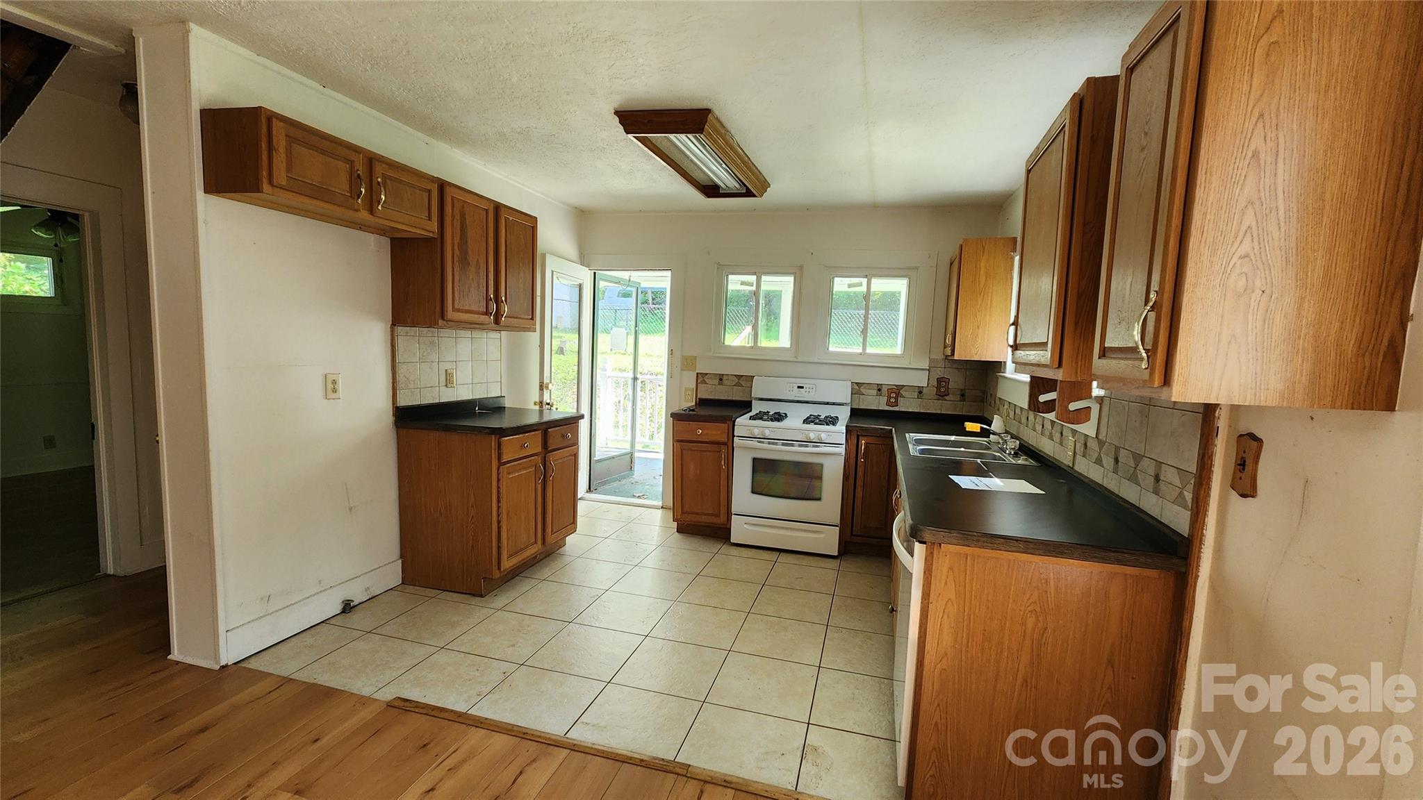 844 Connahetta Street — Murphy