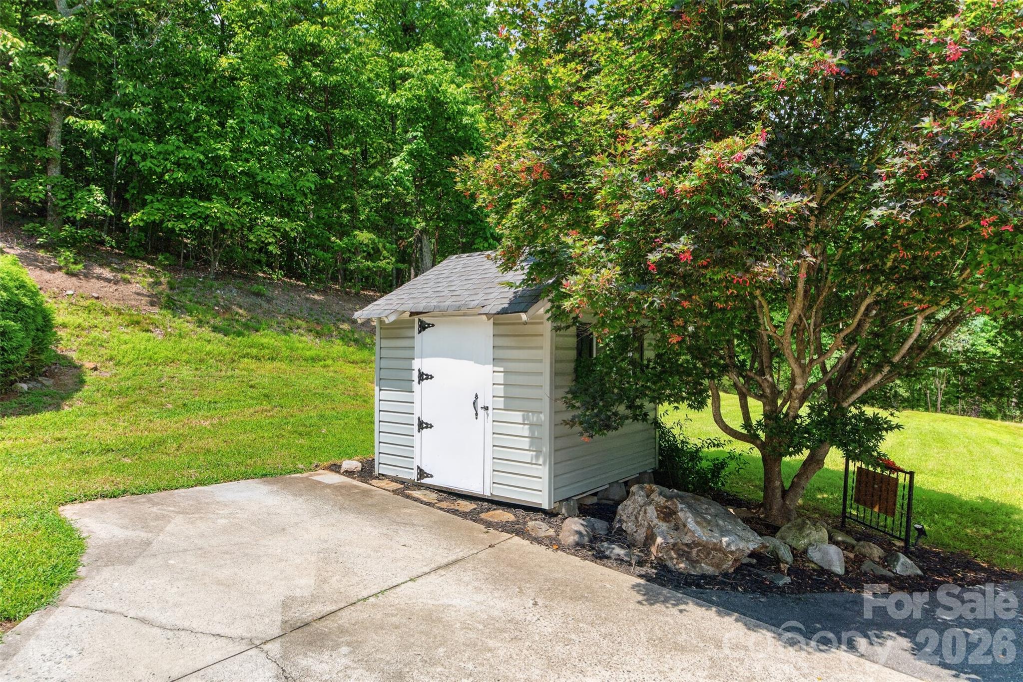 7940 Oakmont Court — Hickory