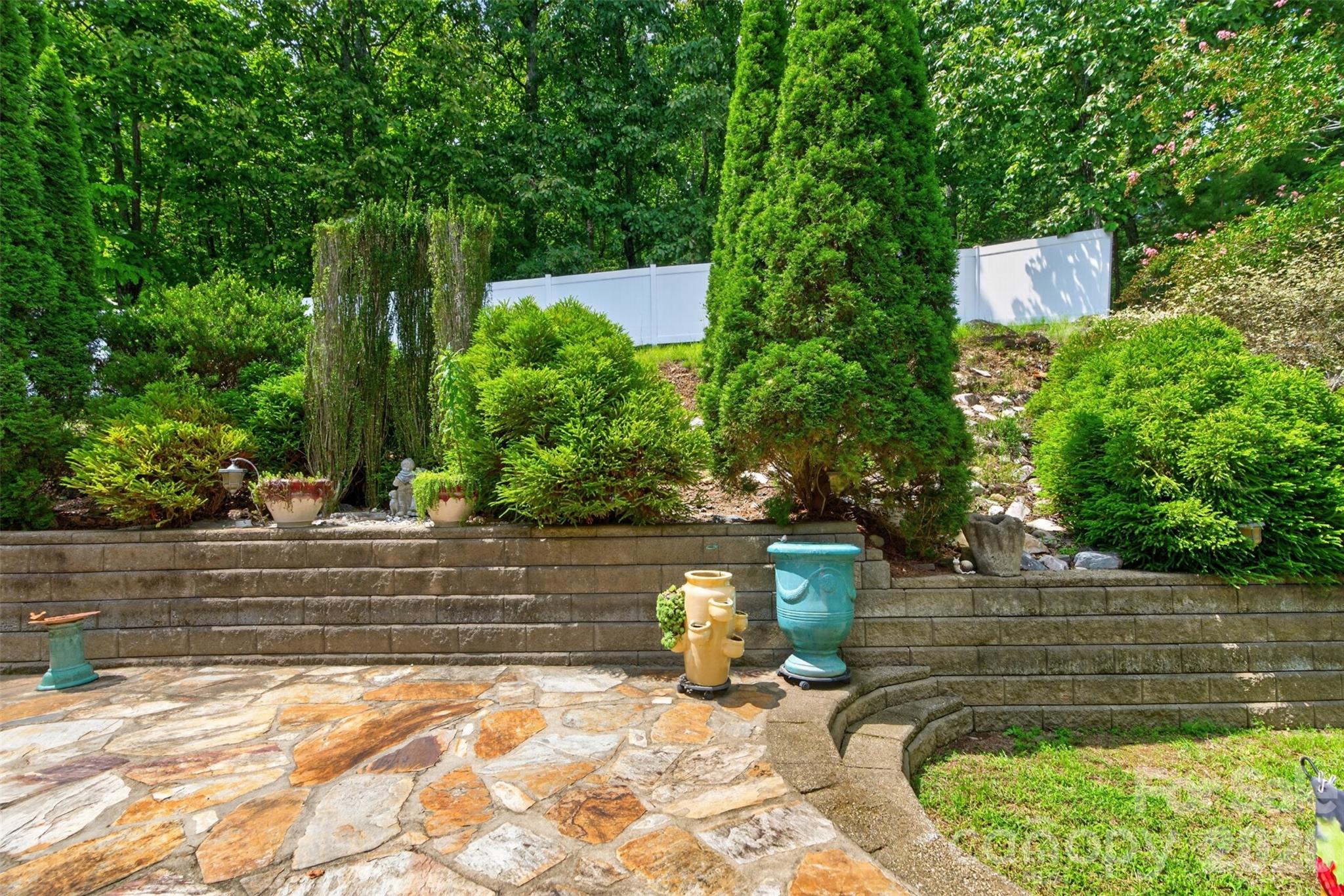 7940 Oakmont Court — Hickory