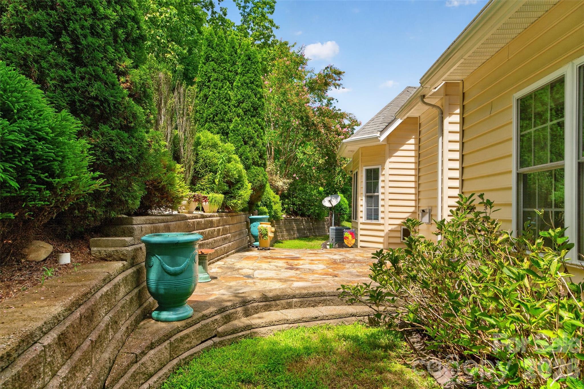 7940 Oakmont Court — Hickory