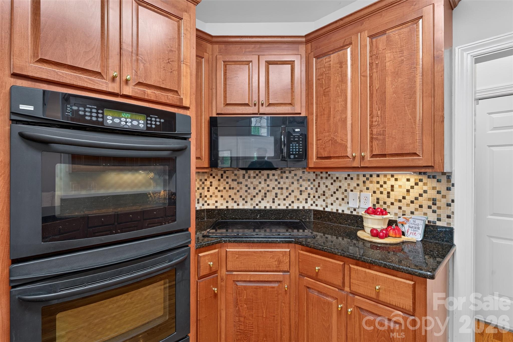 7940 Oakmont Court — Hickory