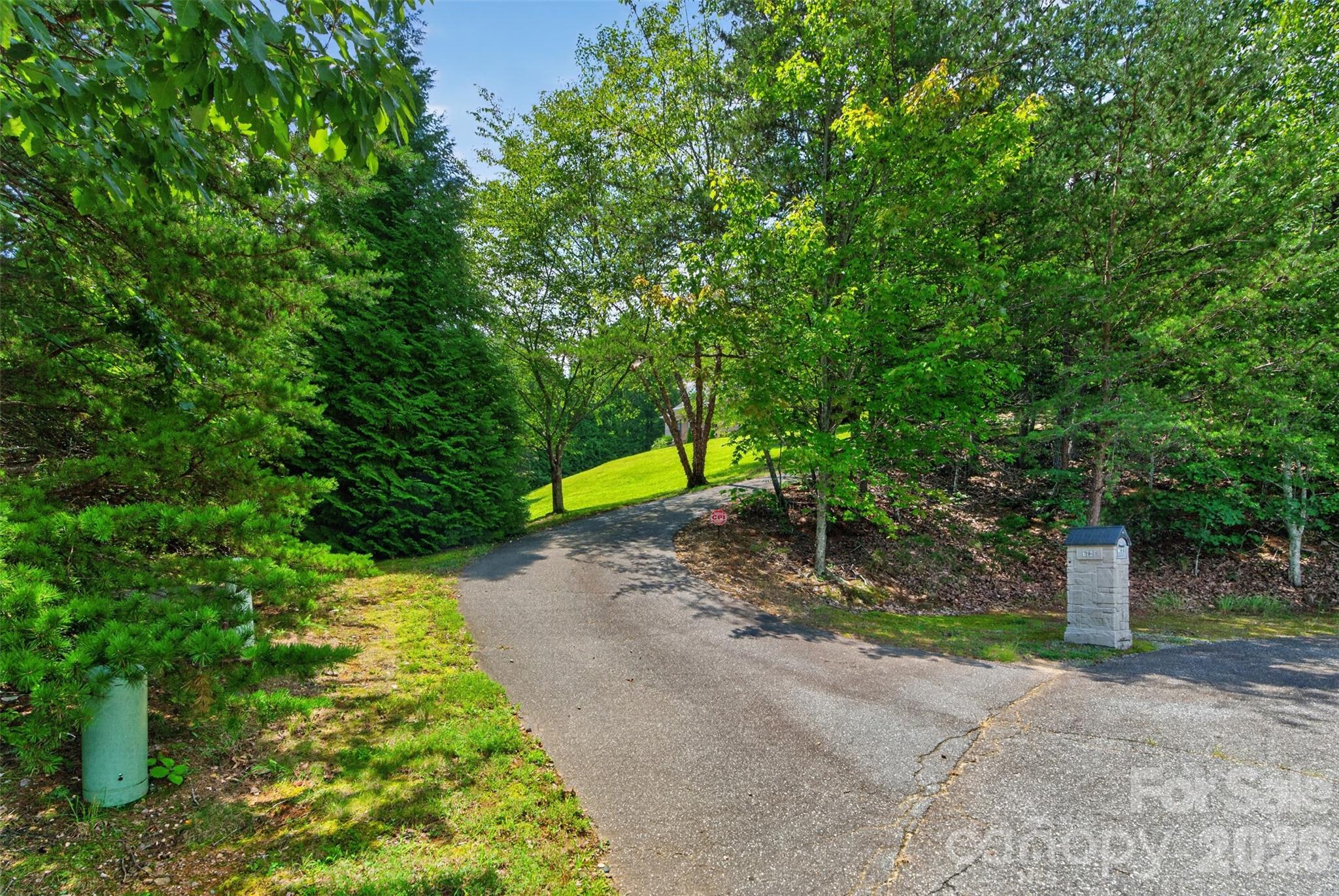 7940 Oakmont Court — Hickory