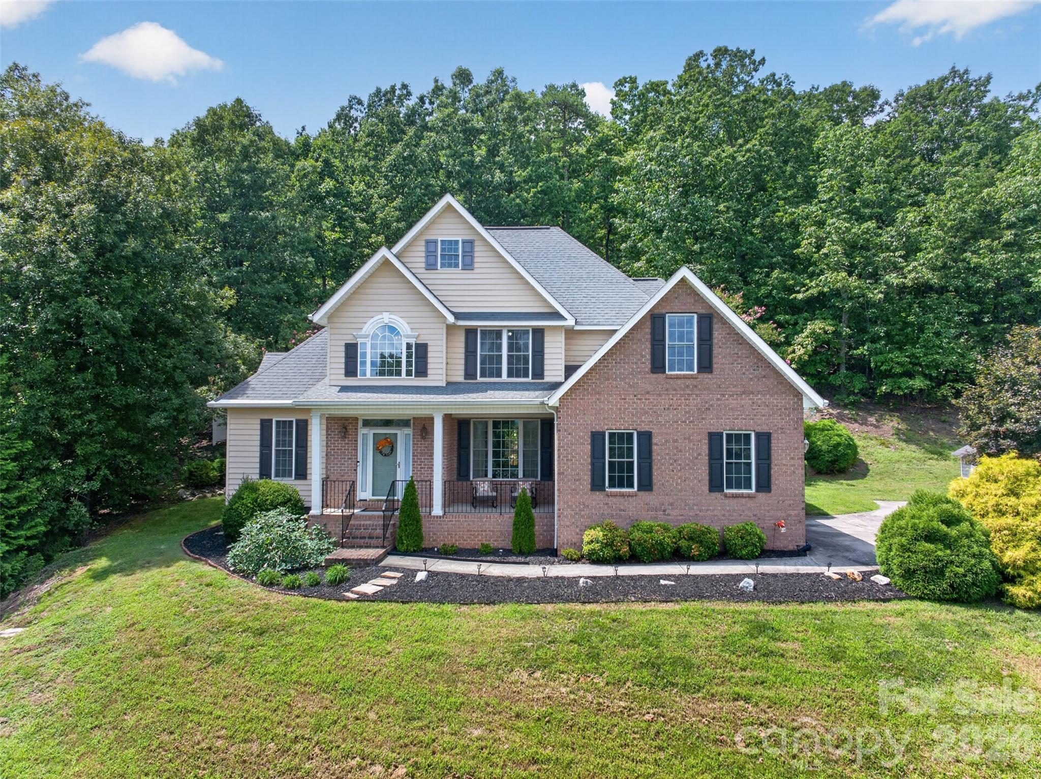 7940 Oakmont Court — Hickory