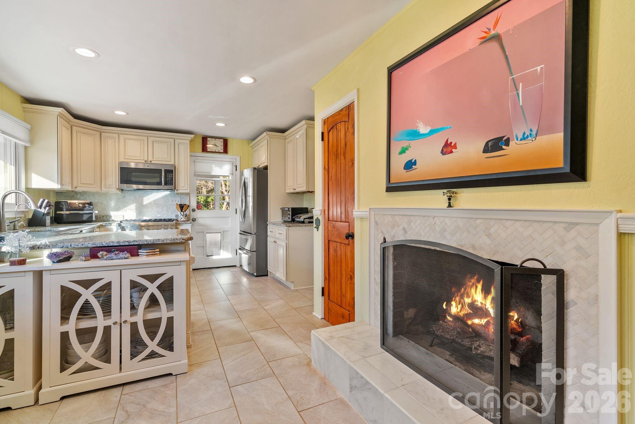 2 Bevlyn Drive — Asheville
