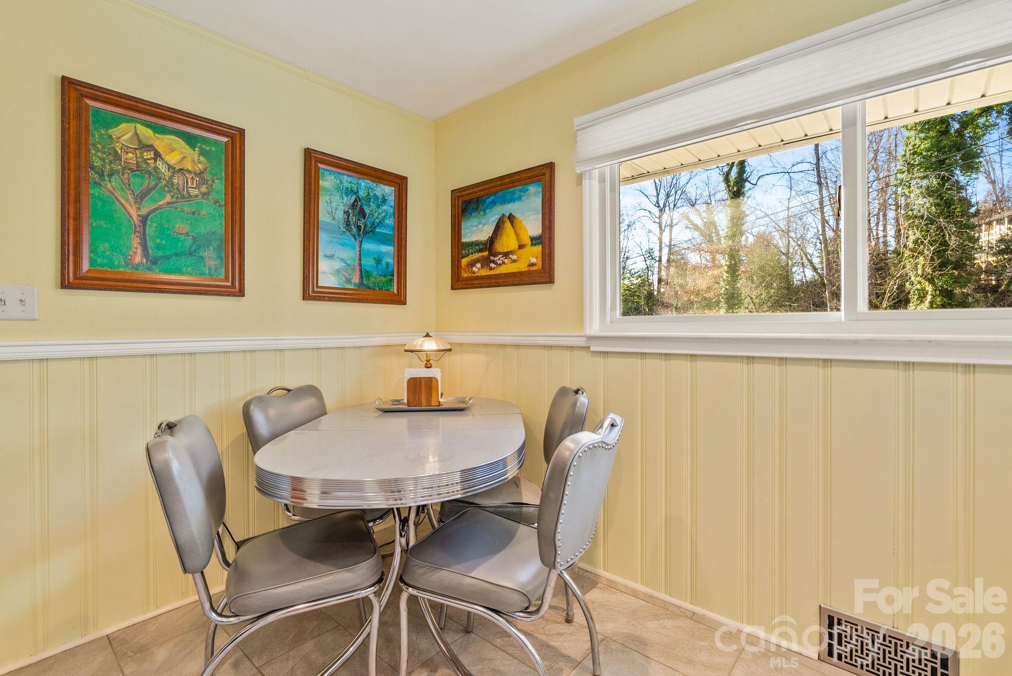 2 Bevlyn Drive — Asheville