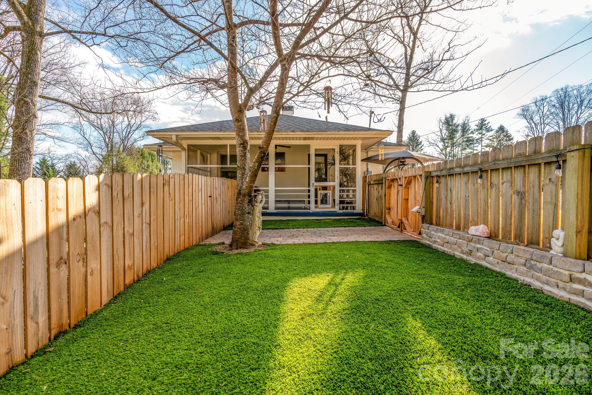 2 Bevlyn Drive — Asheville