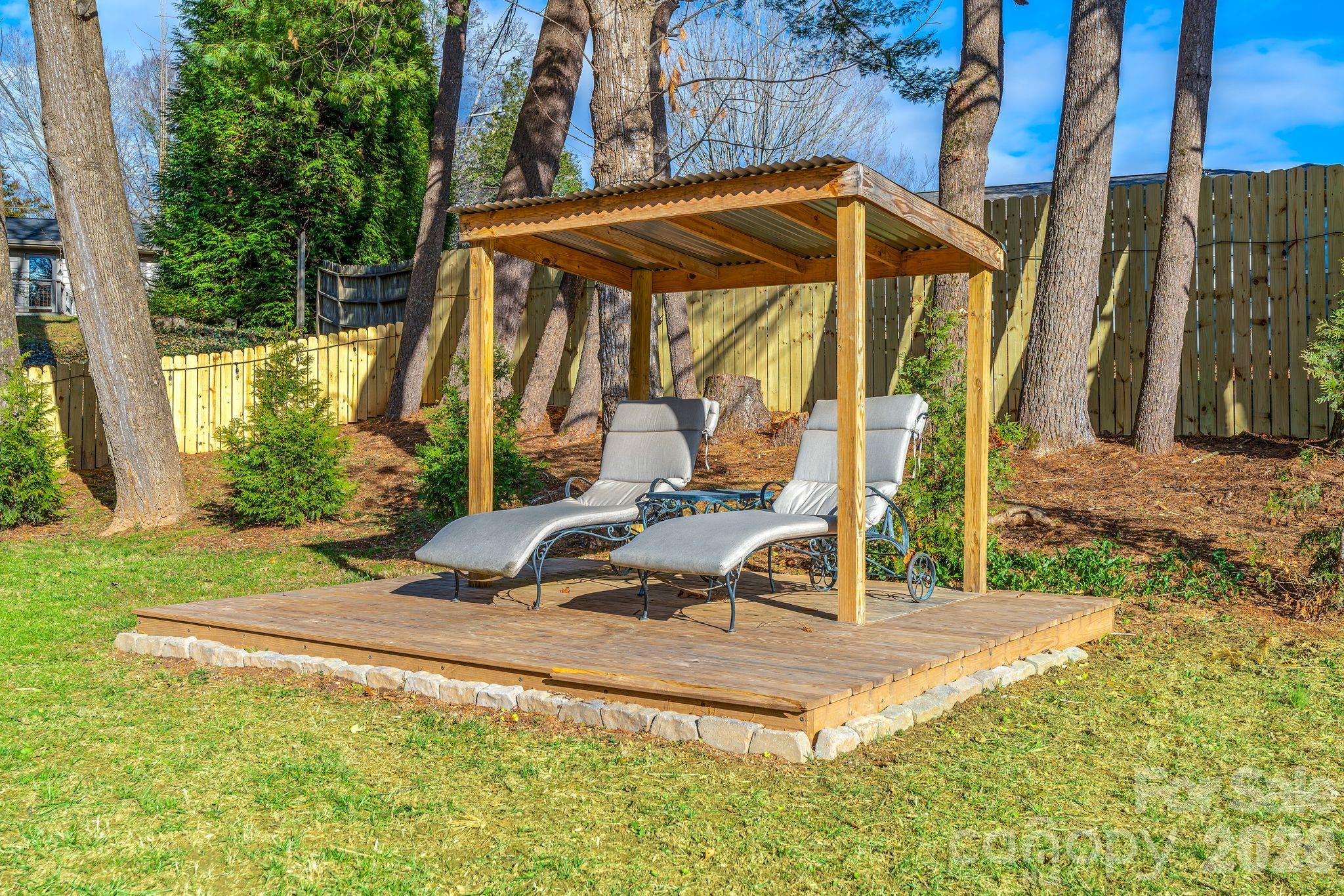 2 Bevlyn Drive — Asheville