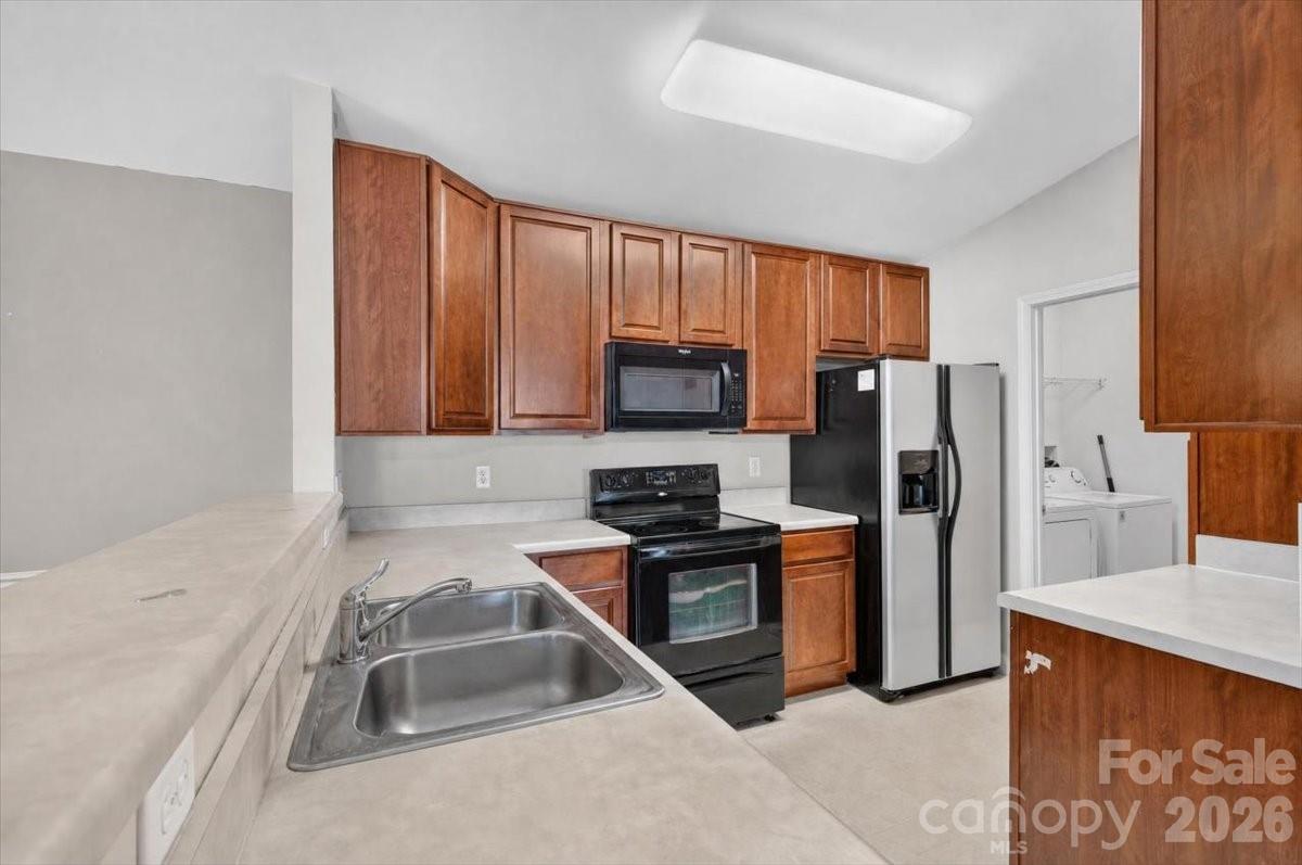 11232 Hyde Pointe Court — Charlotte