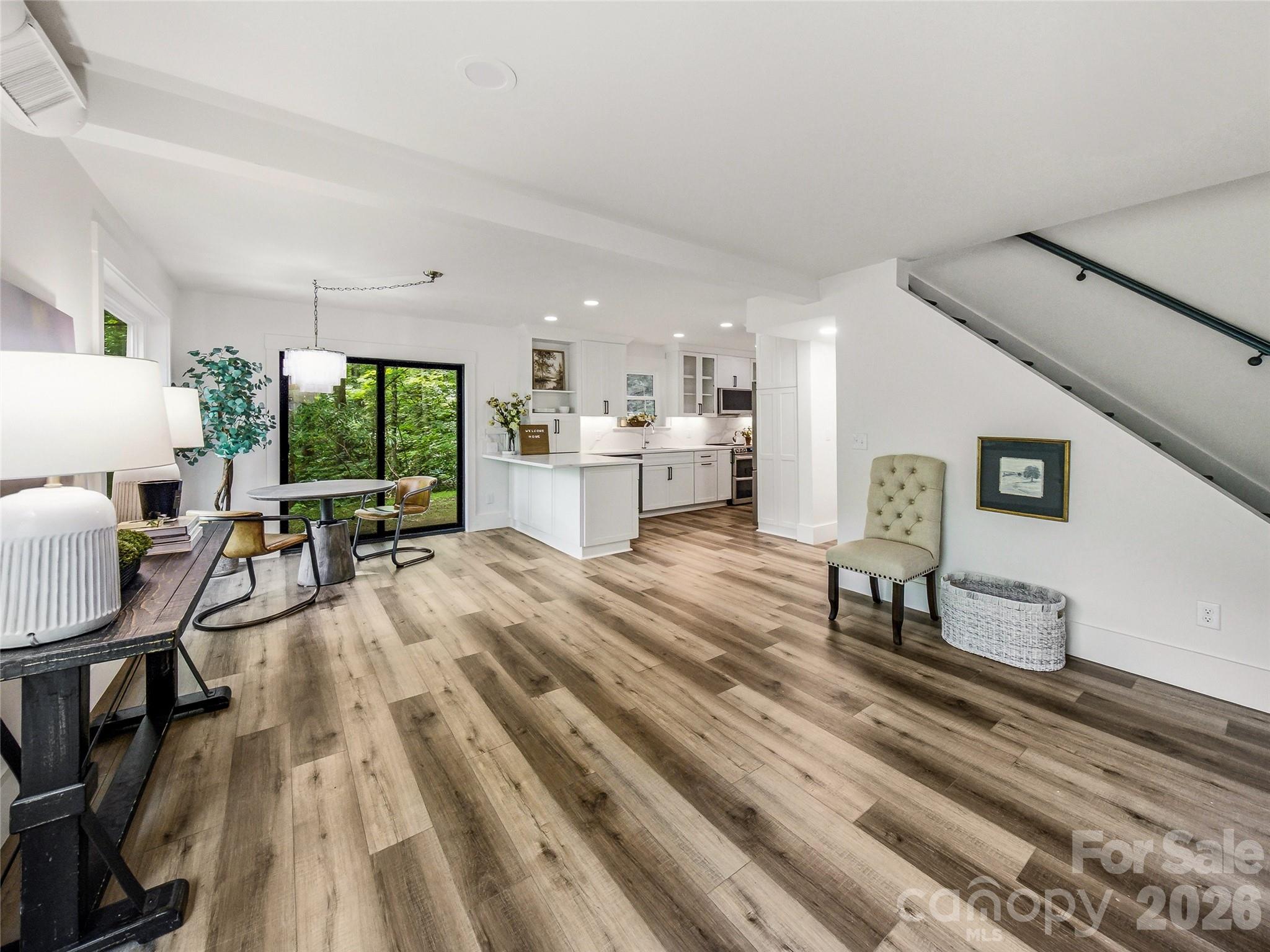 81 Summer Trees Lane — Burnsville