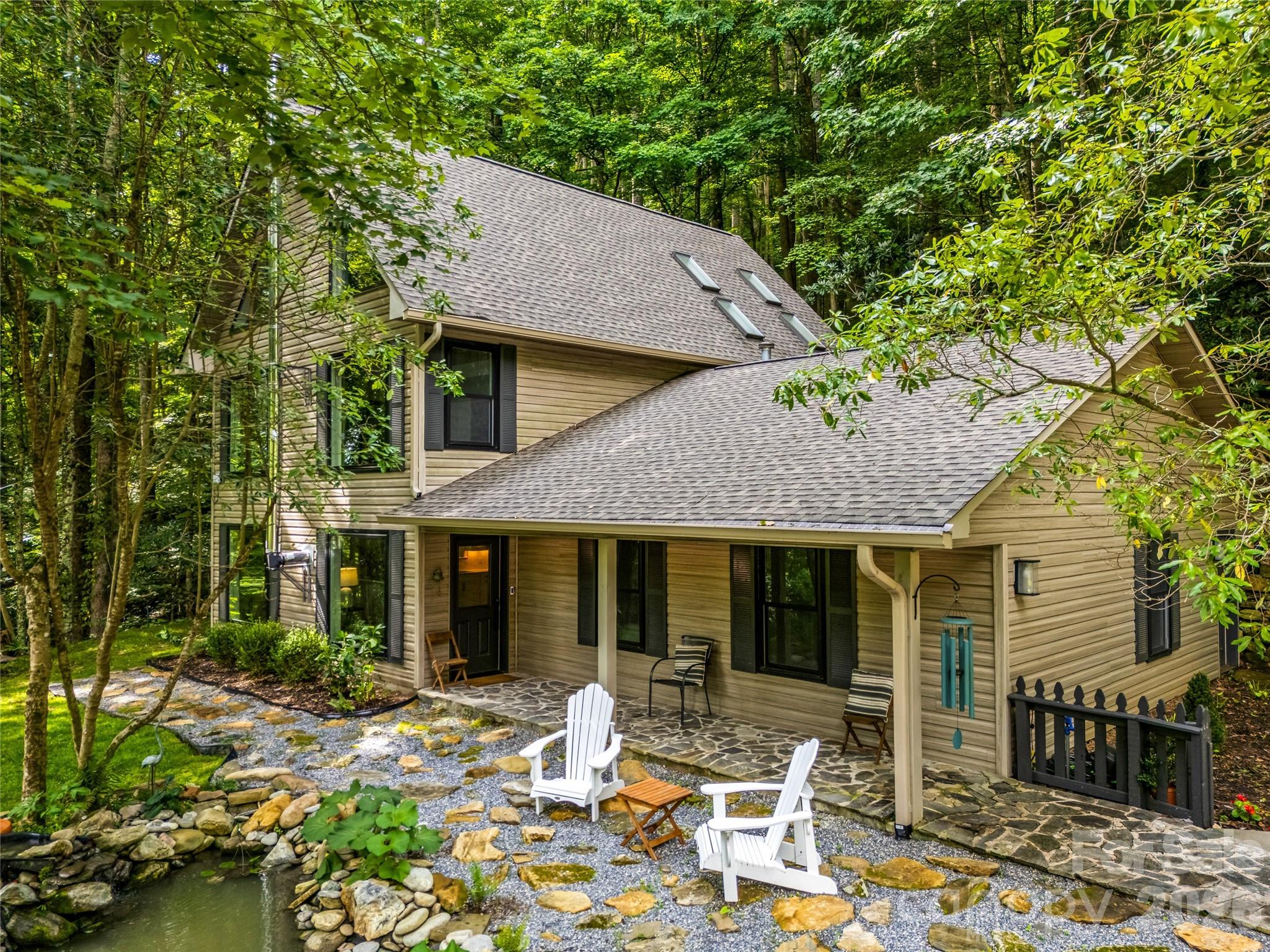 81 Summer Trees Lane — Burnsville