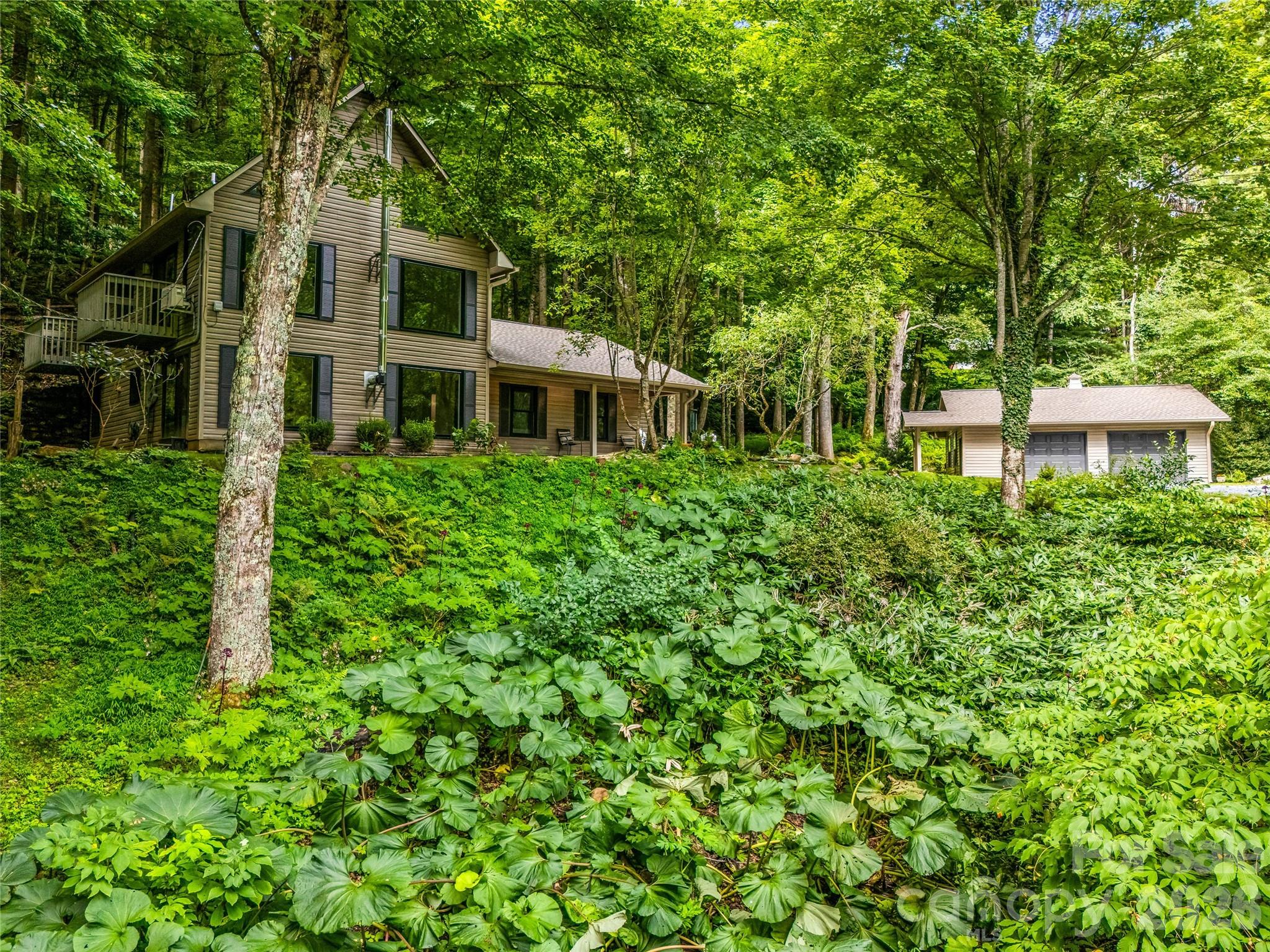 81 Summer Trees Lane — Burnsville