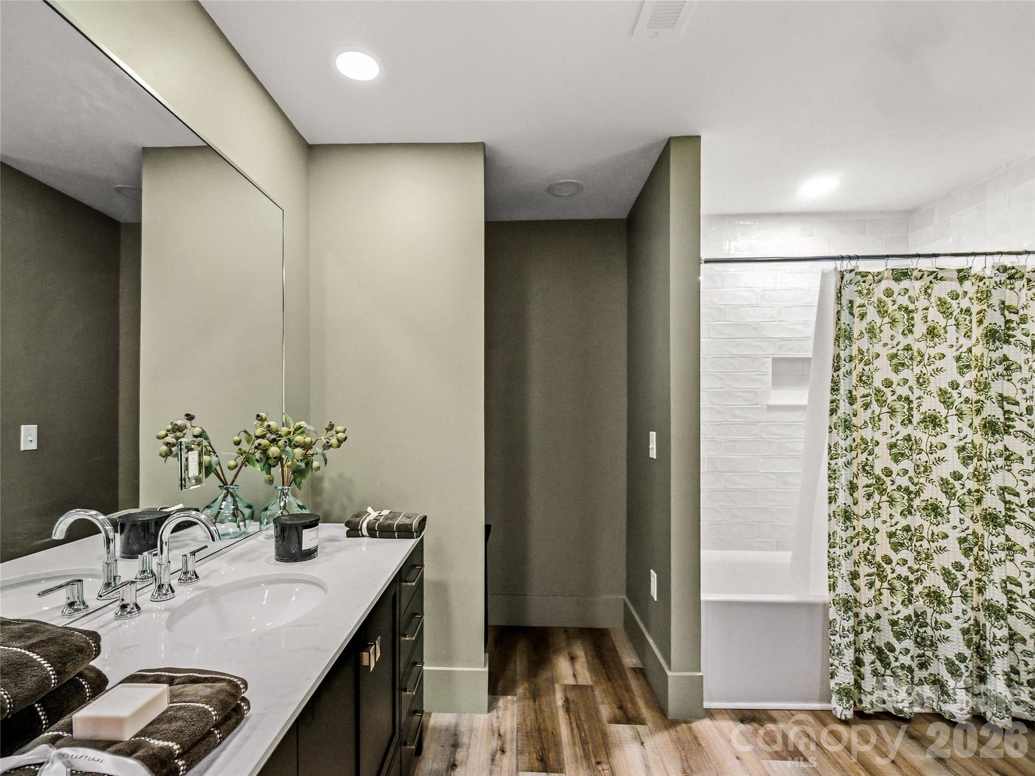 81 Summer Trees Lane — Burnsville
