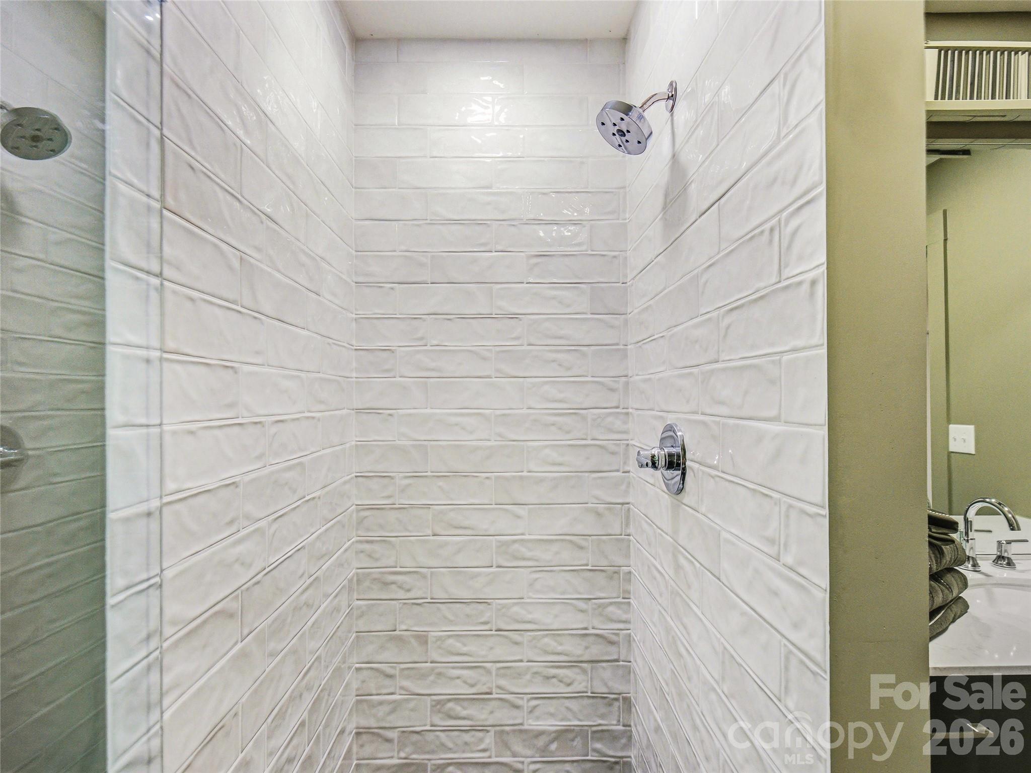 81 Summer Trees Lane — Burnsville