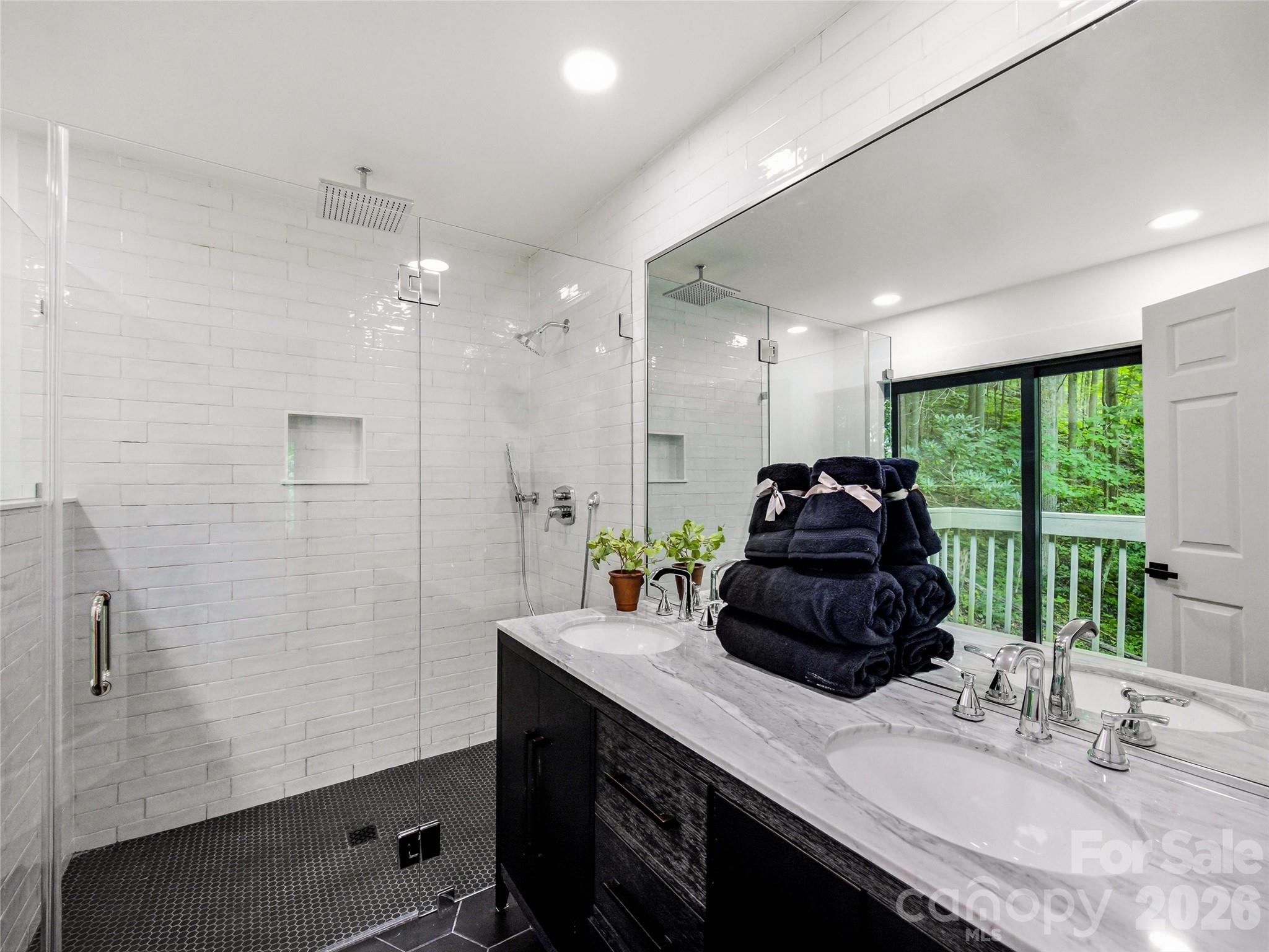 81 Summer Trees Lane — Burnsville